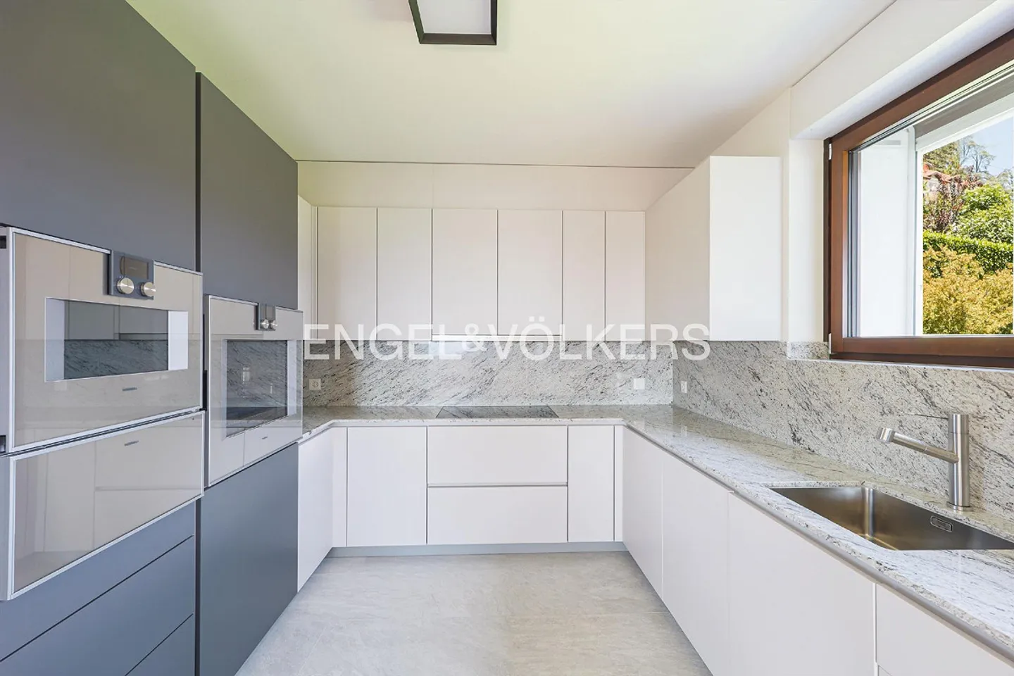 Villa ristrutturata con splendidi spazi esterni - Foto 6 di 13