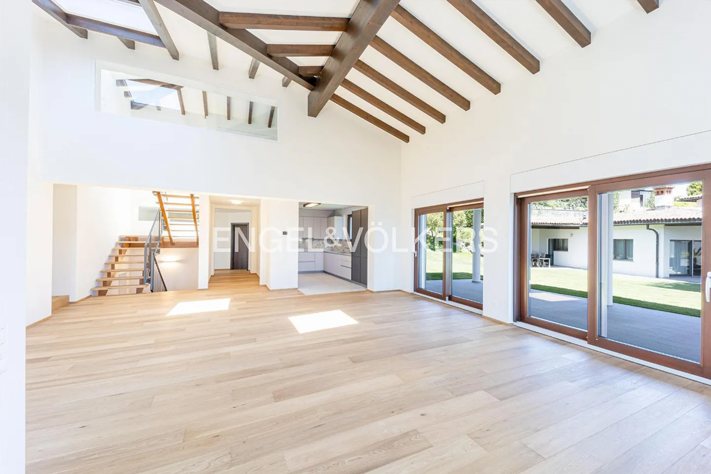 Villa ristrutturata con splendidi spazi esterni - Foto 5 di 13