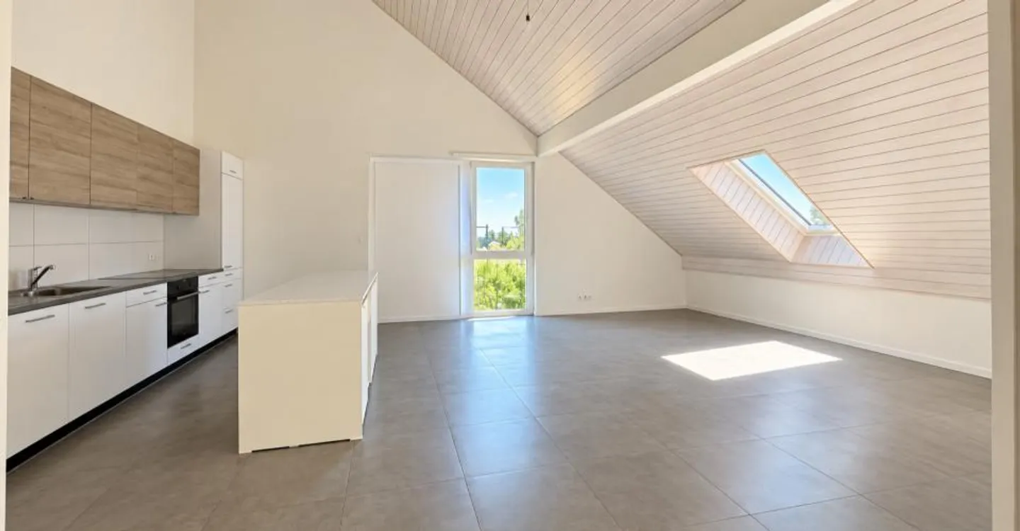 Bright 3.5 rooms with large balcony and three parking spaces - Photo 4 of 9