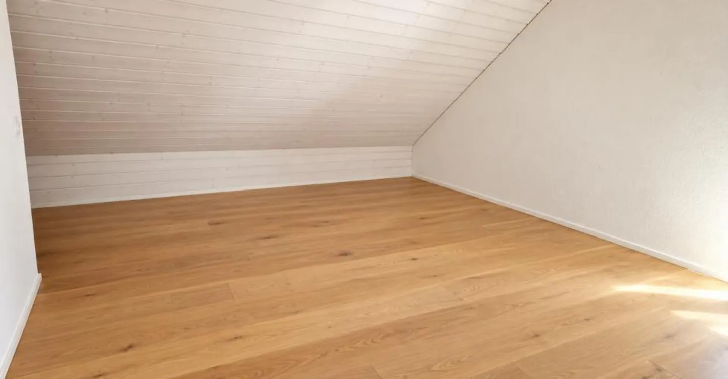 Bright 3.5 rooms with large balcony and three parking spaces - Photo 8 of 9