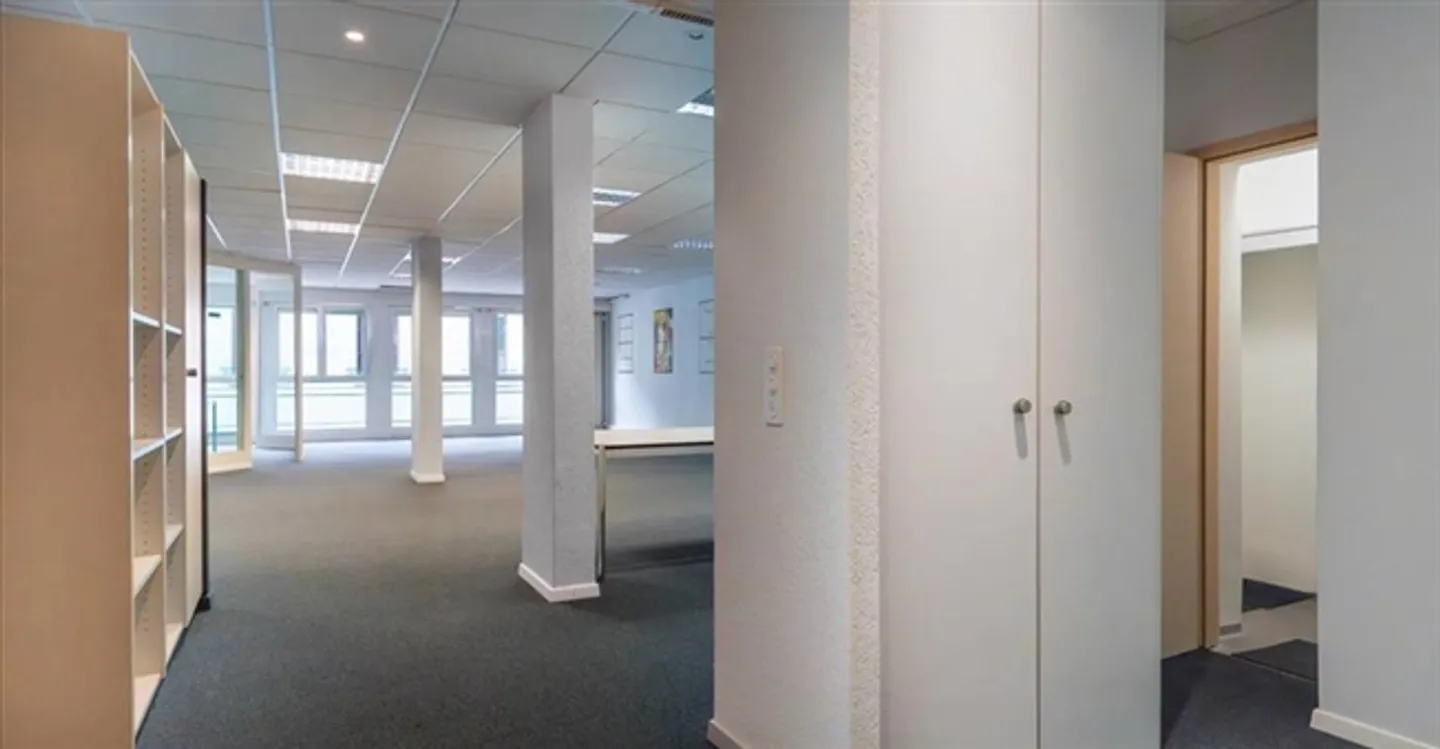 «Bureau» - Foto 13 von 14