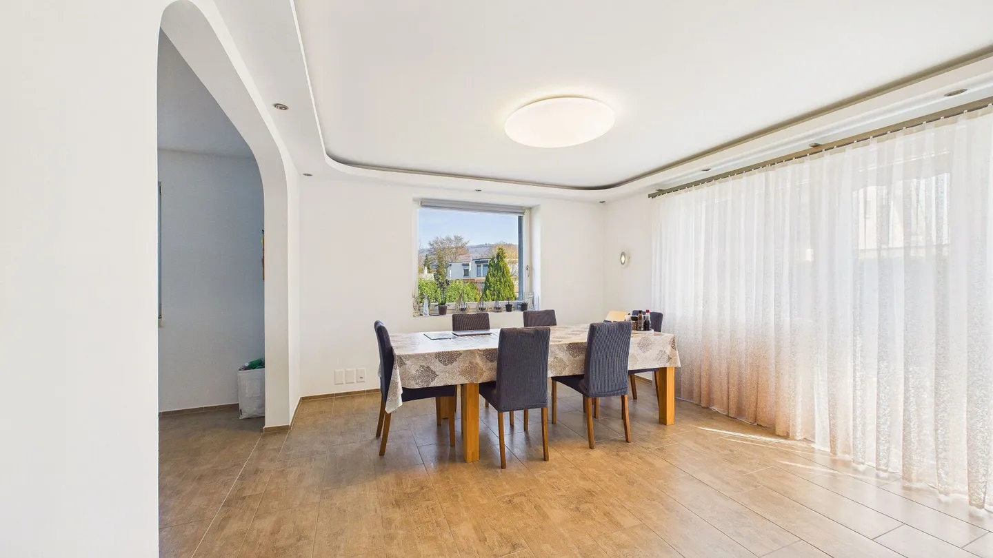 Stilvolles 5.5-Zimmer- Einfamilienhaus mit Garten und laufenden Erneuerungen - Foto 8 von 17