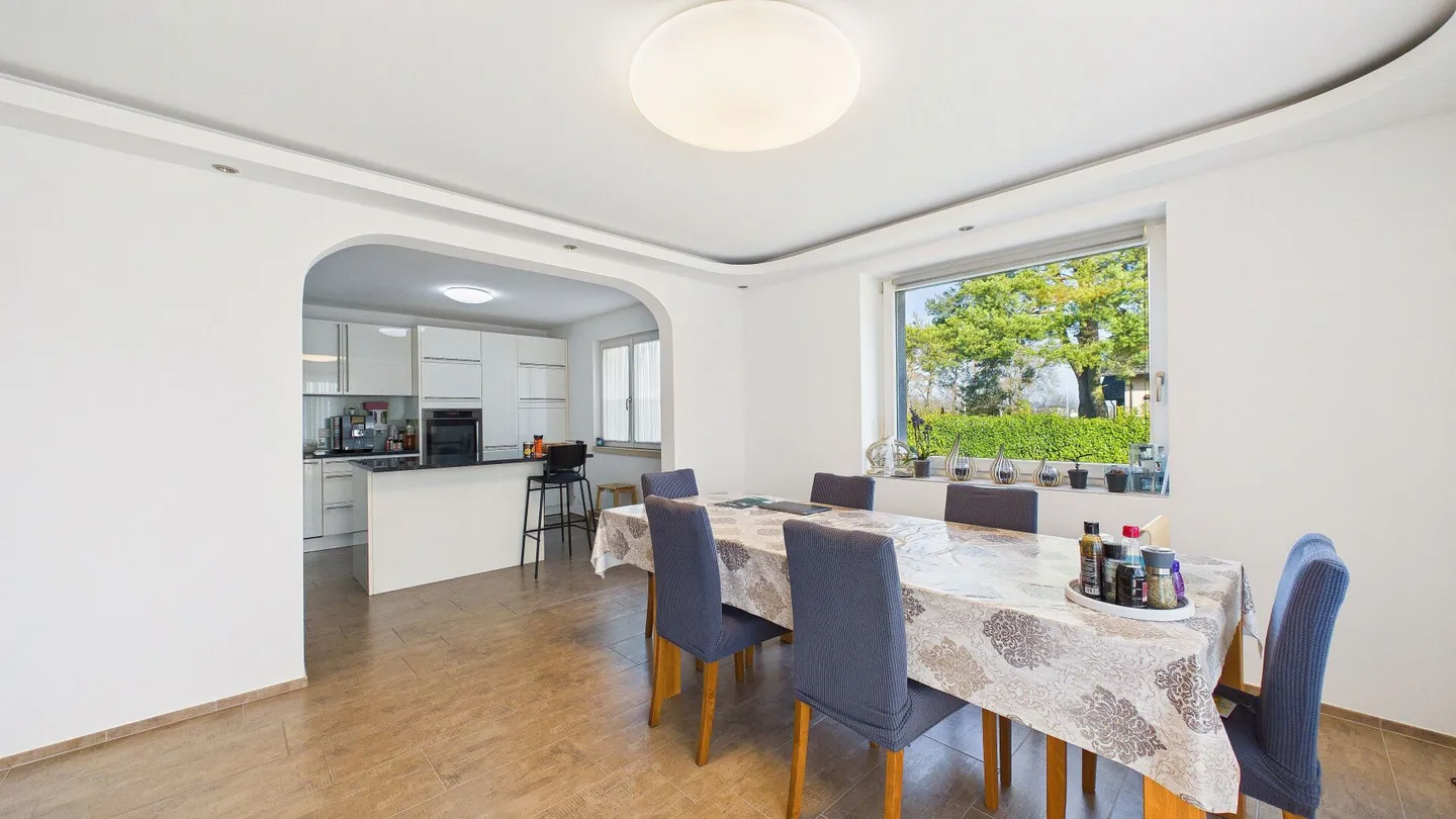 Stilvolles 5.5-Zimmer- Einfamilienhaus mit Garten und laufenden Erneuerungen - Foto 9 von 17