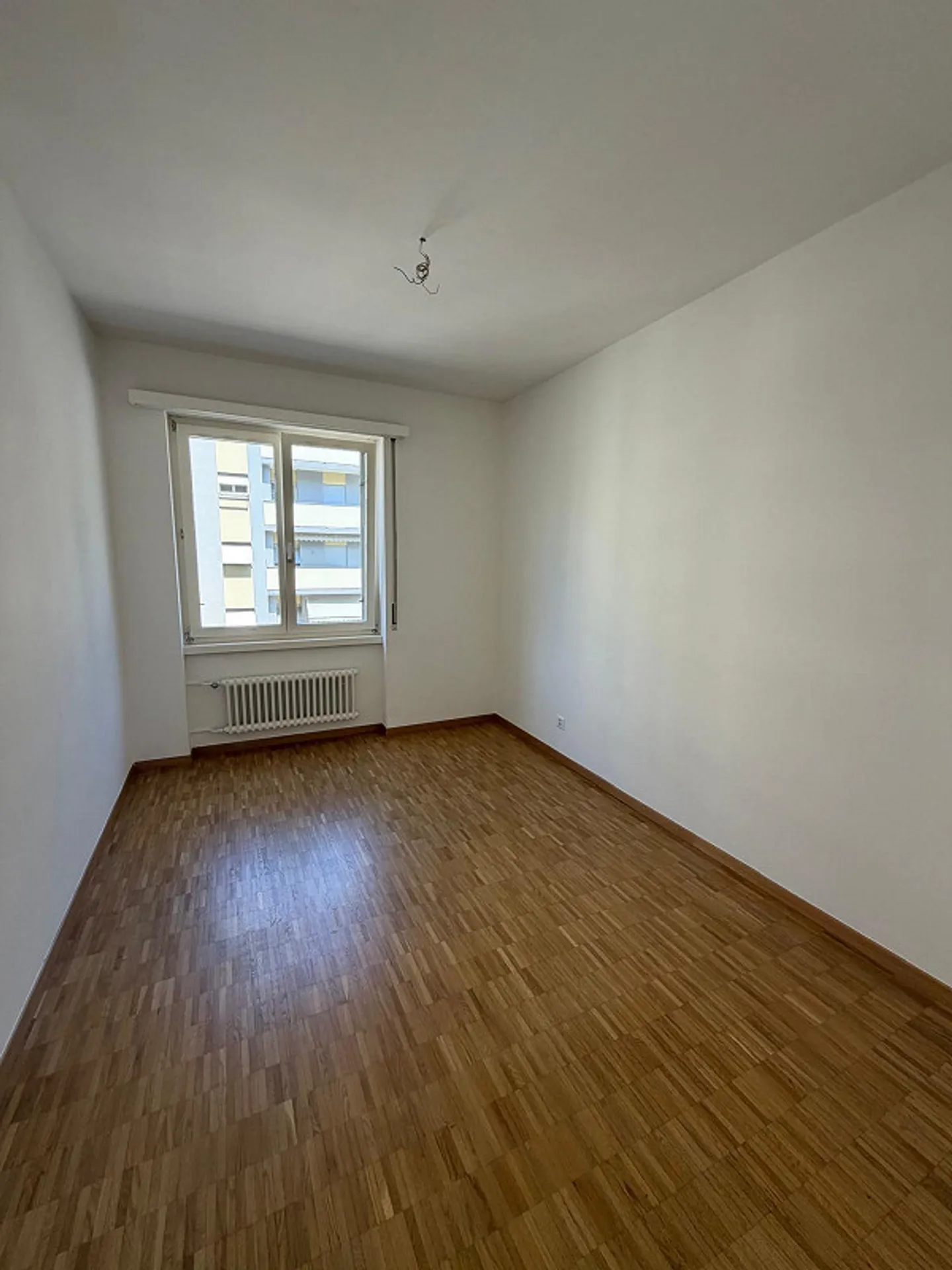 Apartment with Balcony and Mountain View - Photo 11 of 13