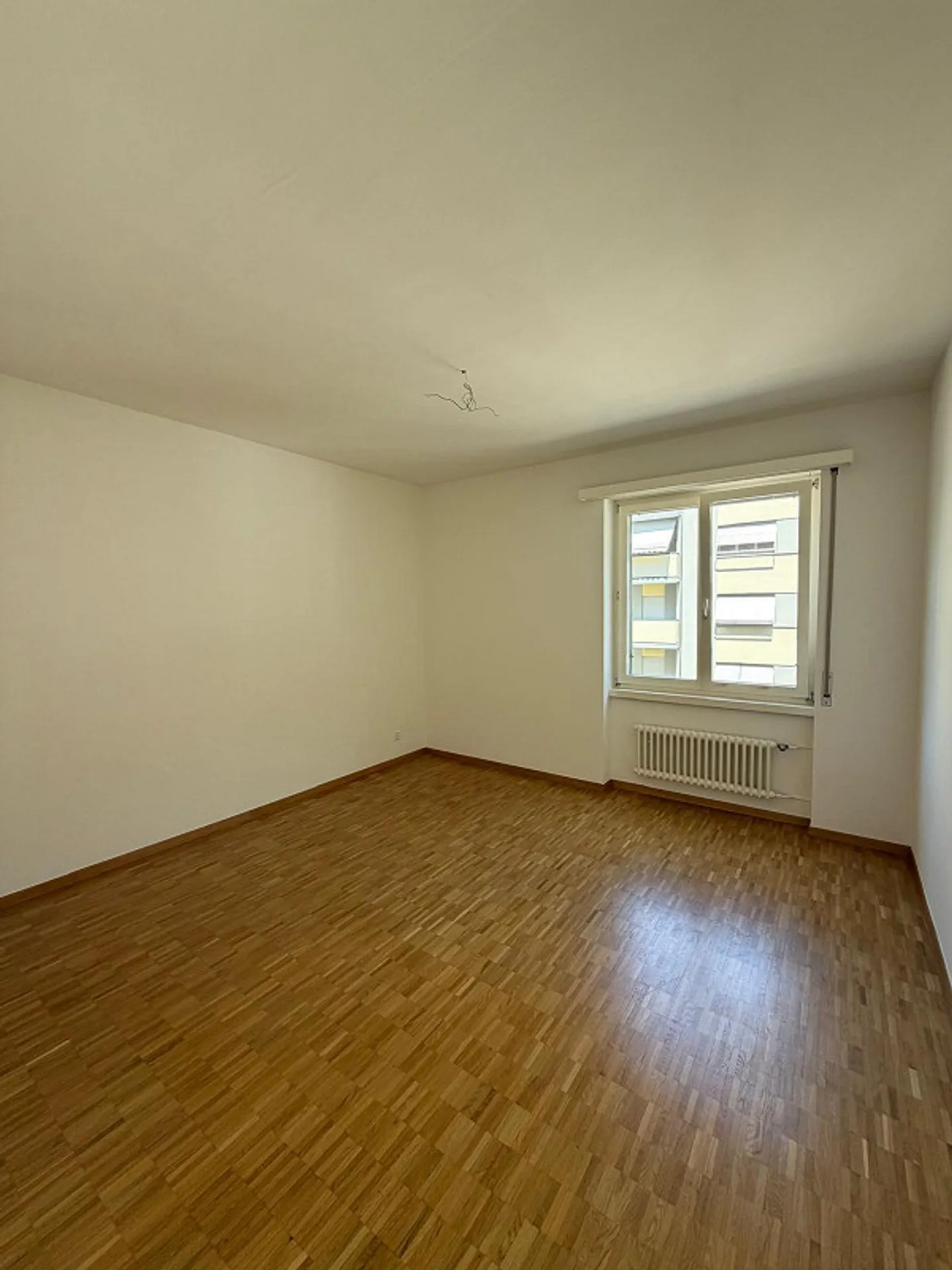 Apartment with Balcony and Mountain View - Photo 12 of 13