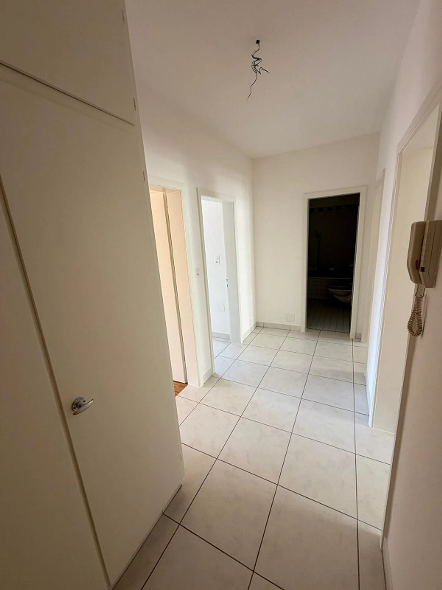 Apartment with Balcony and Mountain View - Photo 6 of 13