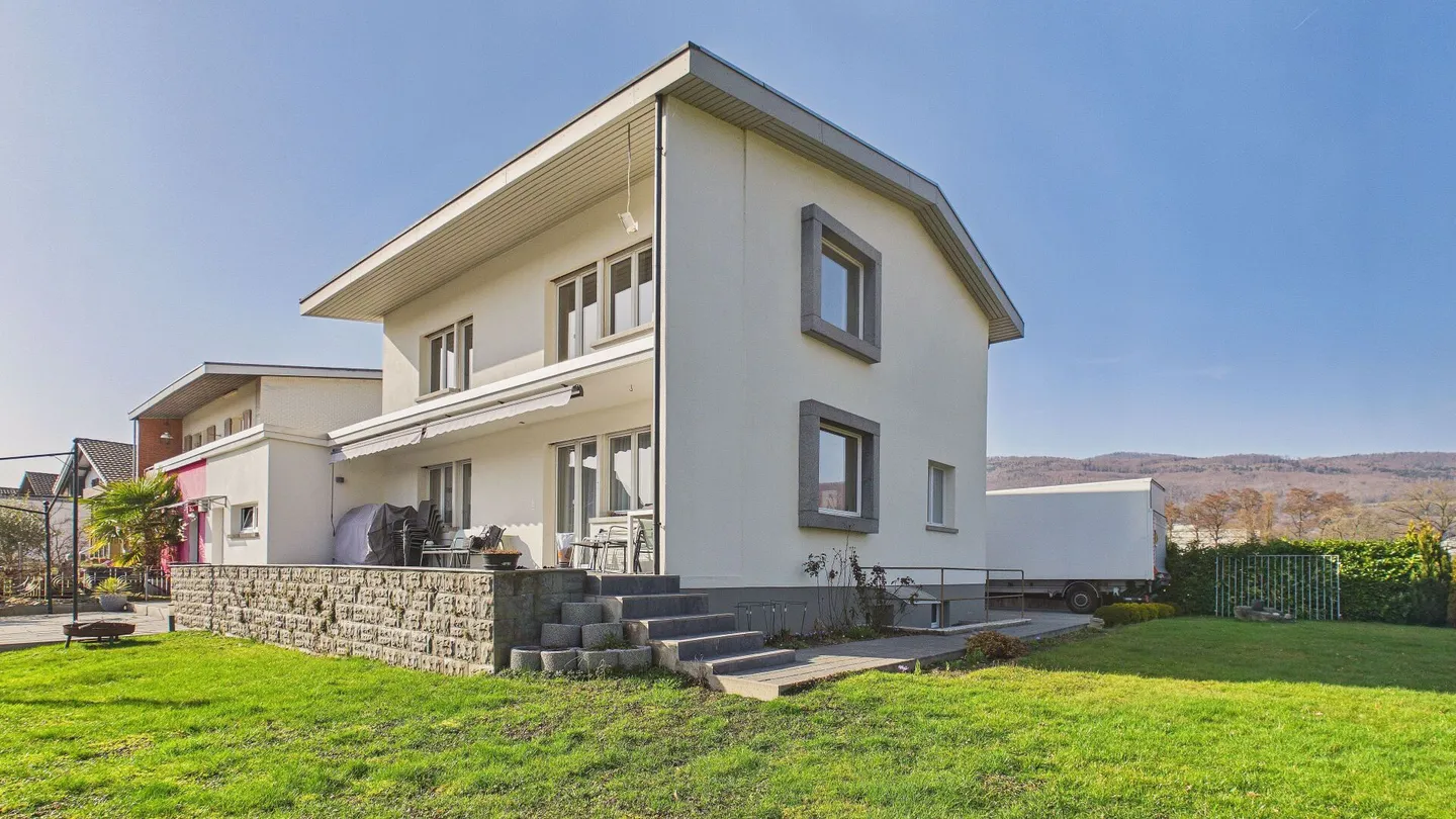 Stilvolles 5.5-Zimmer- Einfamilienhaus mit Garten und laufenden Erneuerungen - Foto 1 von 17