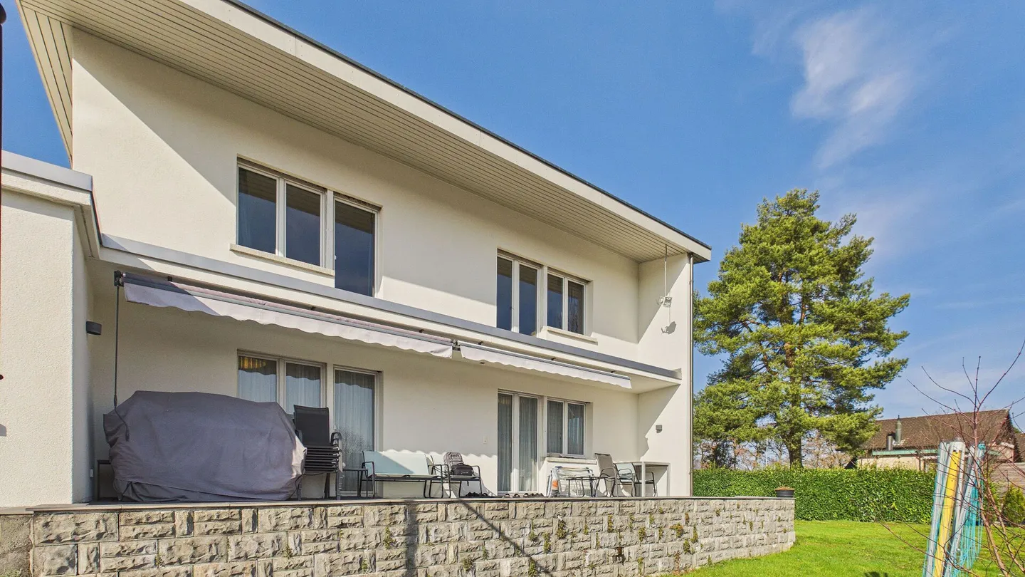 Stilvolles 5.5-Zimmer- Einfamilienhaus mit Garten und laufenden Erneuerungen - Foto 3 von 17