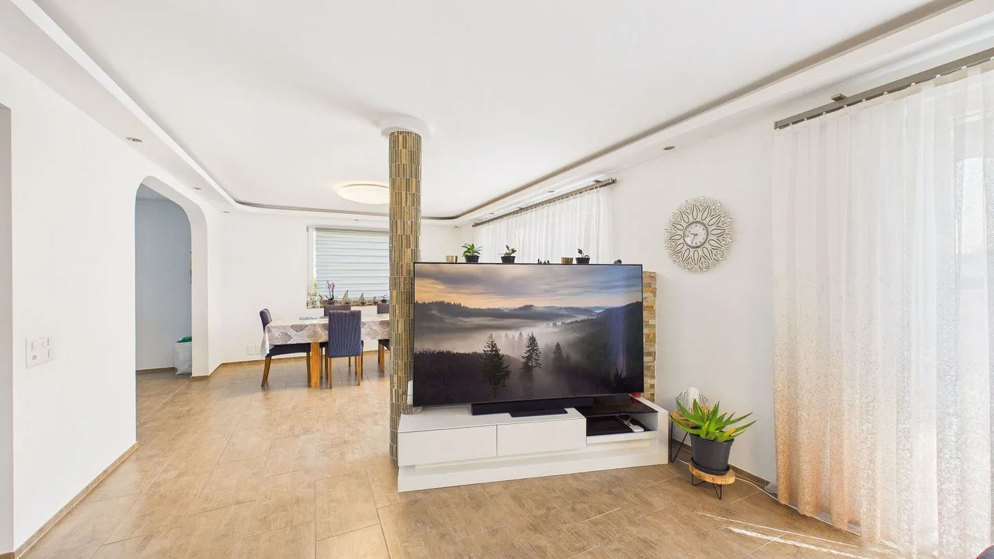 Stilvolles 5.5-Zimmer- Einfamilienhaus mit Garten und laufenden Erneuerungen - Foto 6 von 17