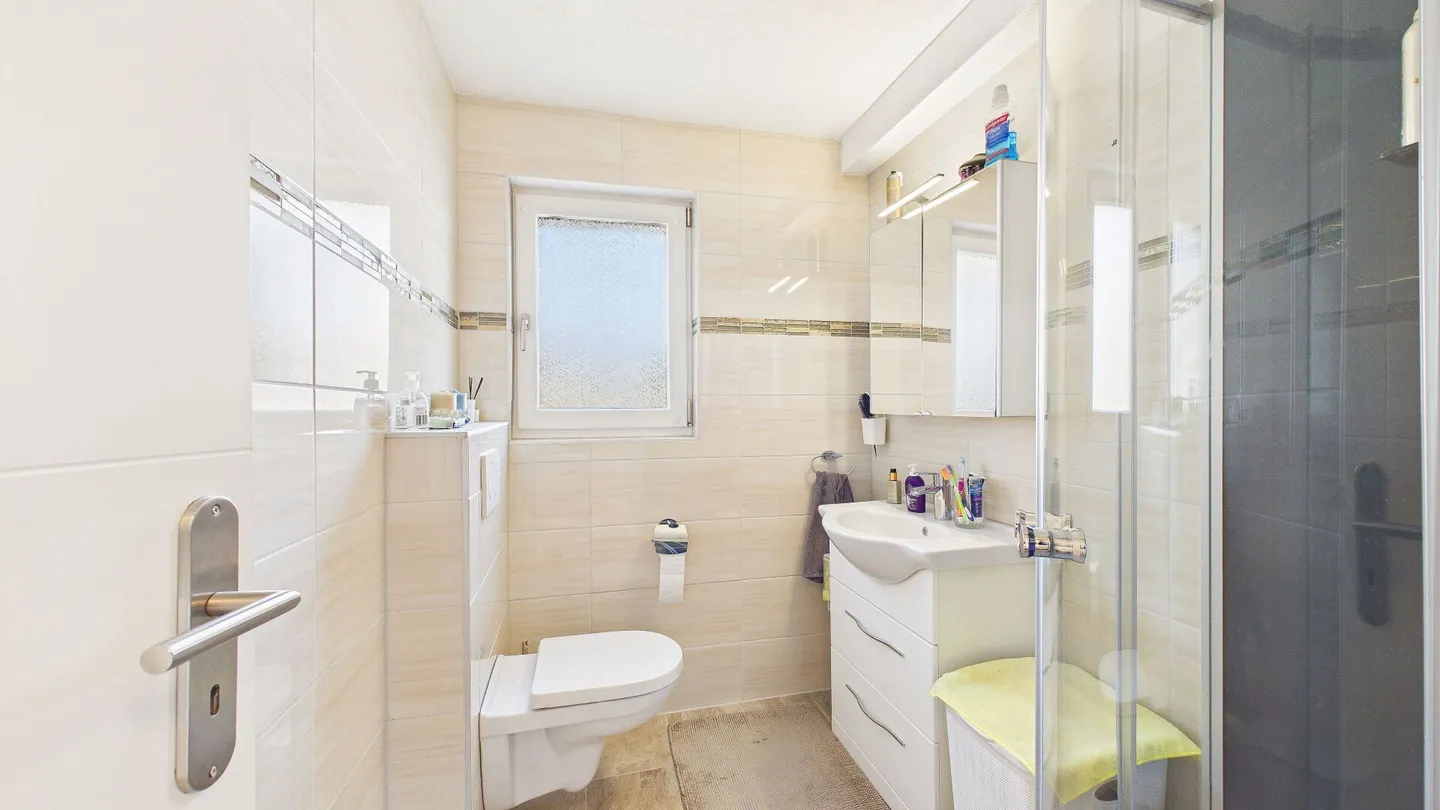 Stilvolles 5.5-Zimmer- Einfamilienhaus mit Garten und laufenden Erneuerungen - Foto 15 von 17