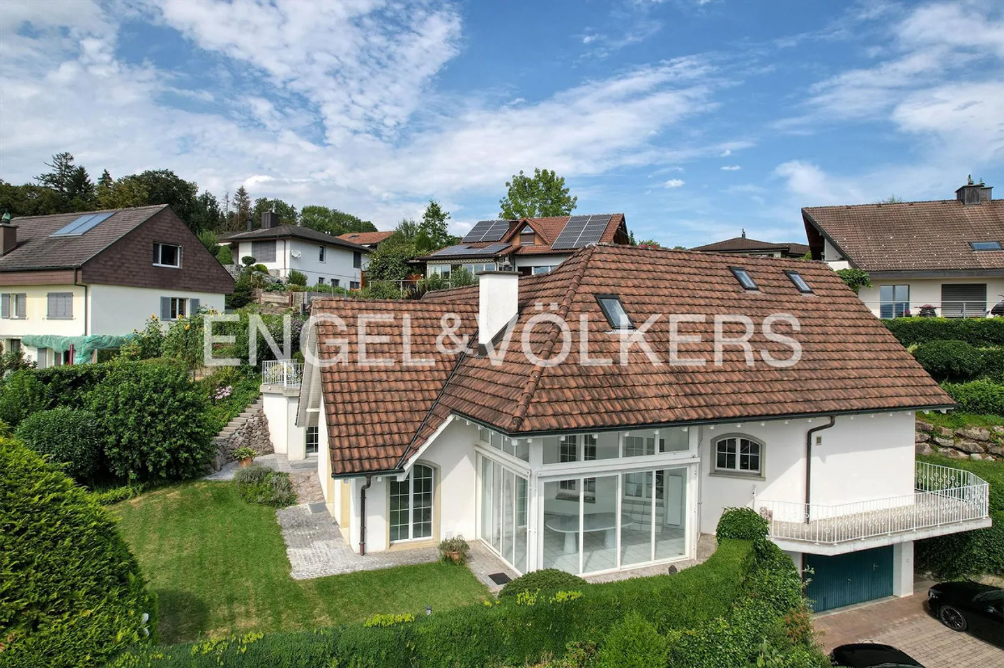 Spacious, classic and modern - Living with a view - Photo 9 of 9