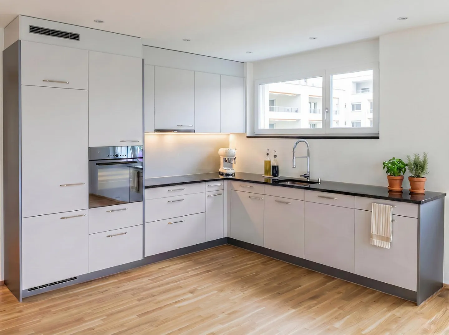 Moderne Wohnoase mit grosser Terrasse und viel Licht - Photo 2 sur 6