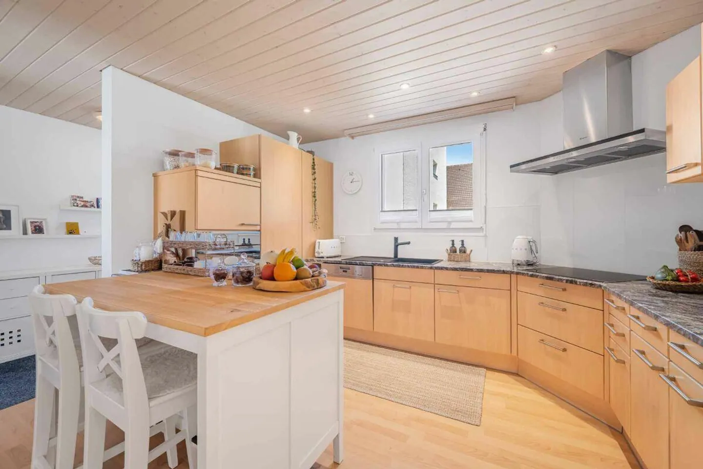 Private like a house. Practical like an apartment - Photo 7 of 20