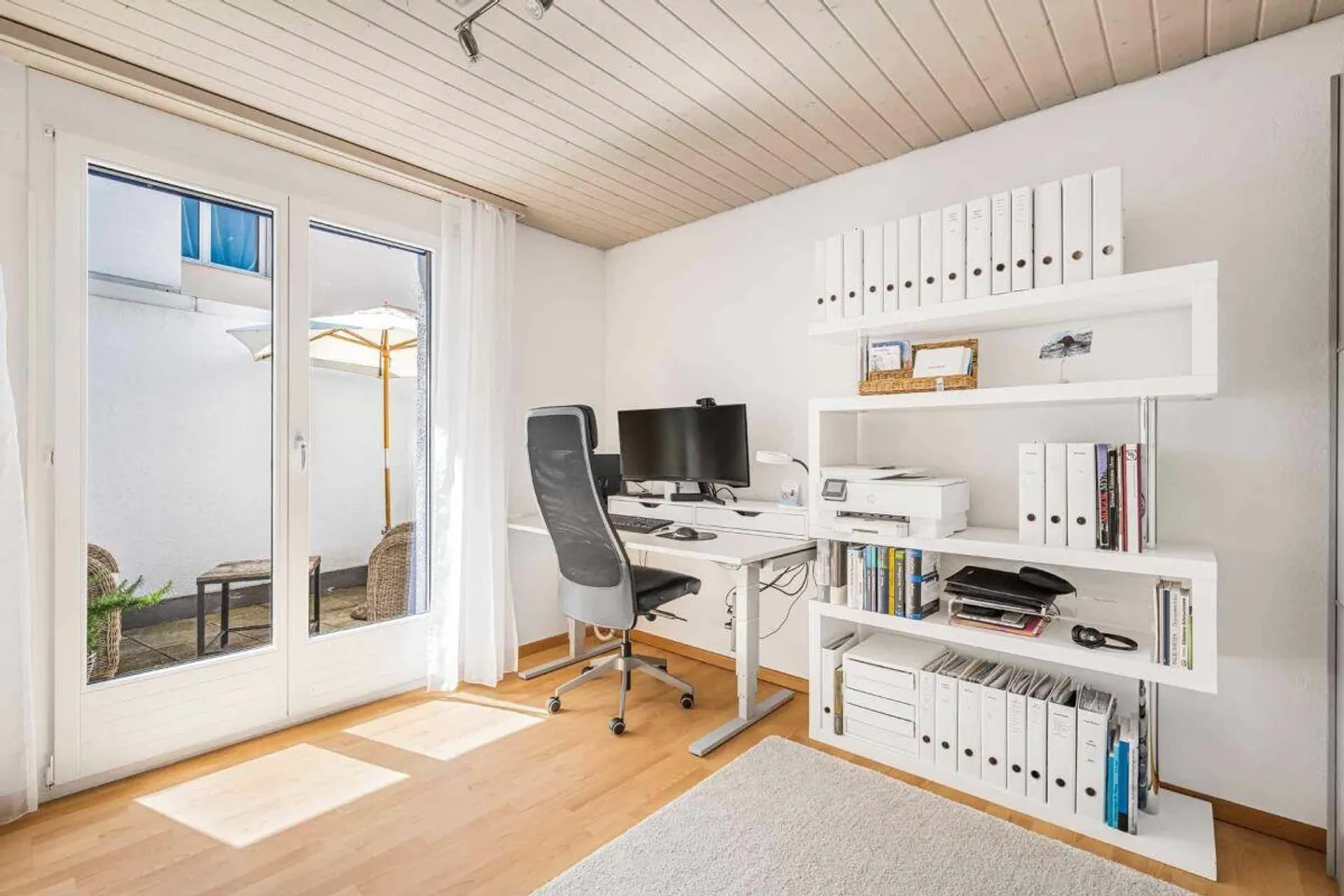 Private like a house. Practical like an apartment - Photo 9 of 20