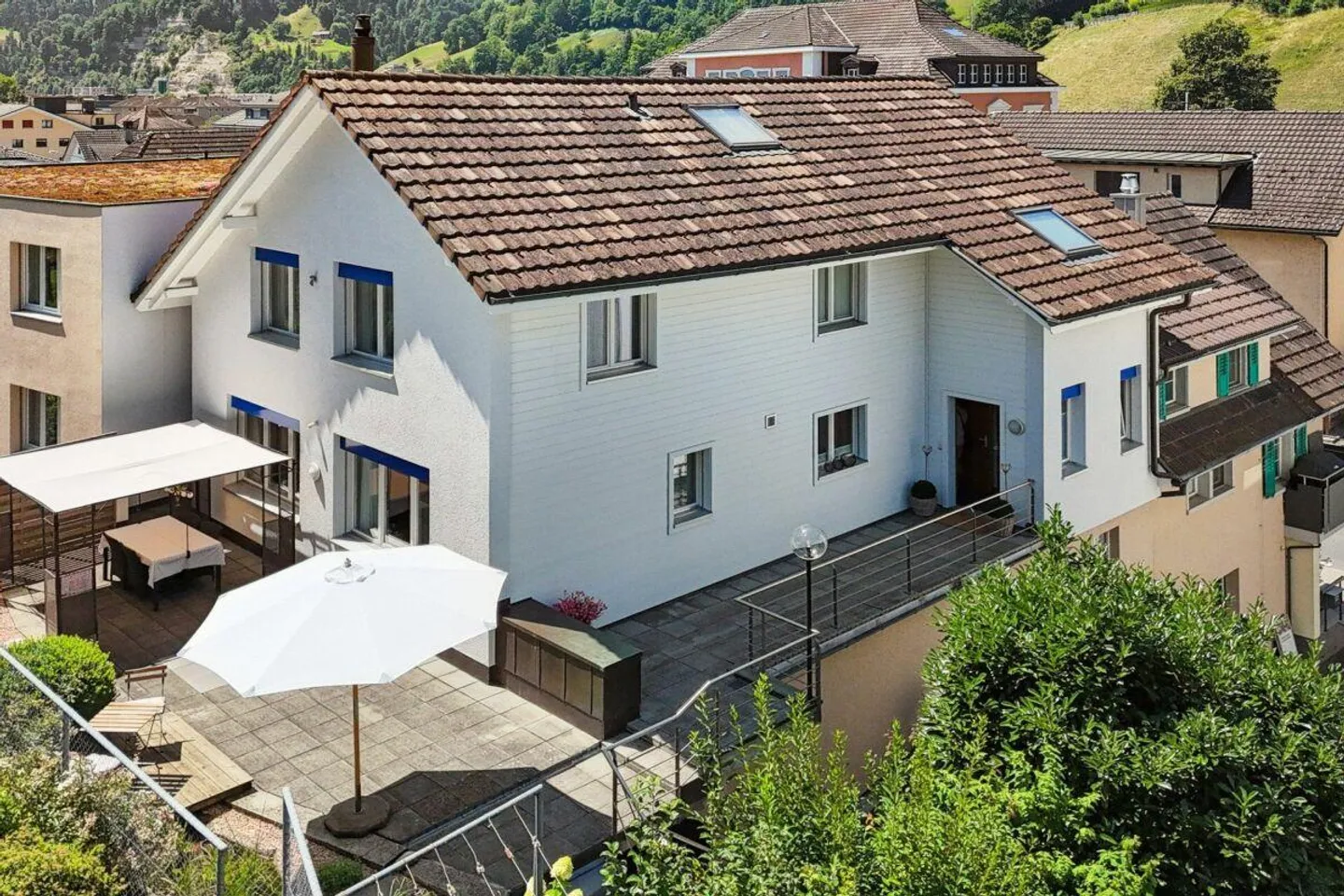 Private like a house. Practical like an apartment - Photo 19 of 20