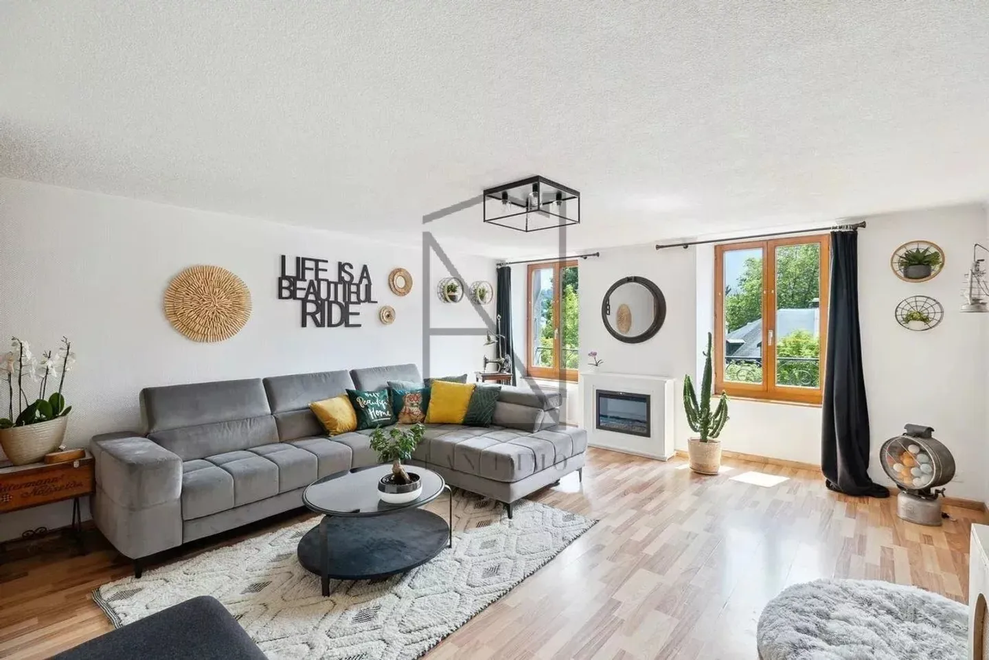 5-Room Semi-Detached House in Historic City Center Building - Photo 1 of 13