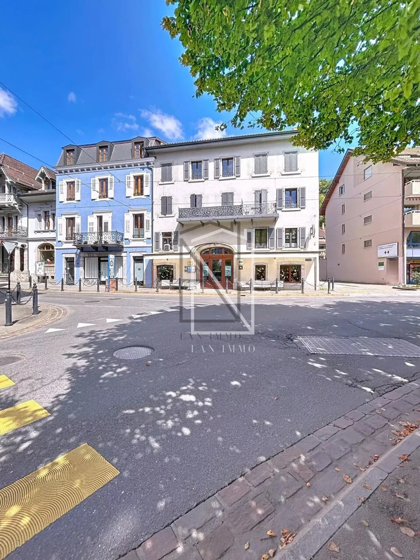 5-Room Semi-Detached House in Historic City Center Building - Photo 2 of 13