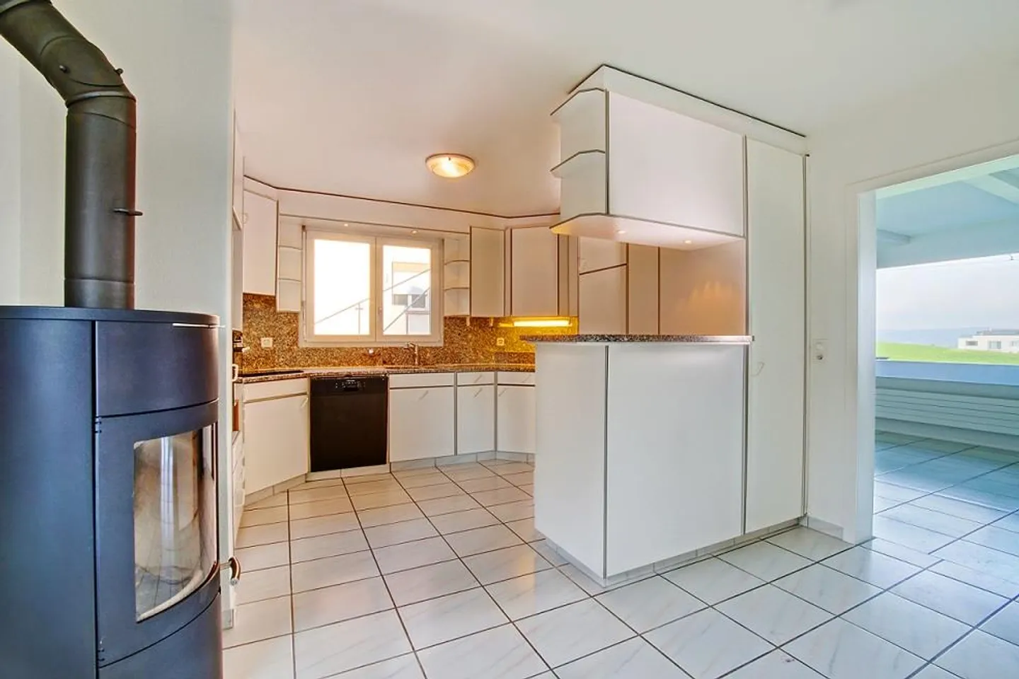 Helle, sehr komfortable, zentral gelegene 6.5-Zi Maisonette Wohnung - Foto 1 von 25