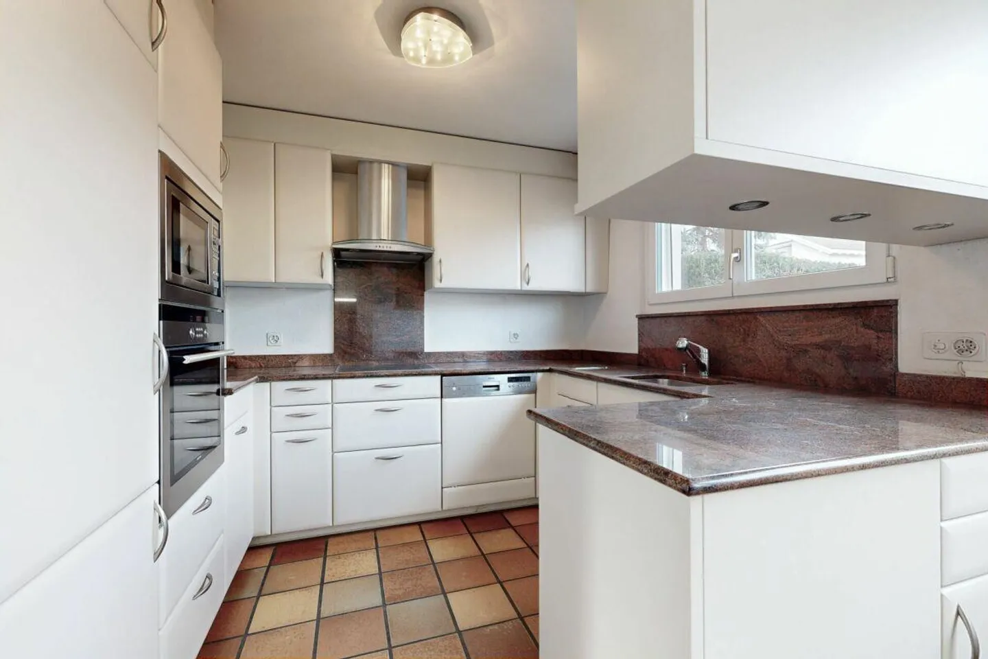 Magnifique maison individuelle dans un endroit familial - Photo 3 sur 15