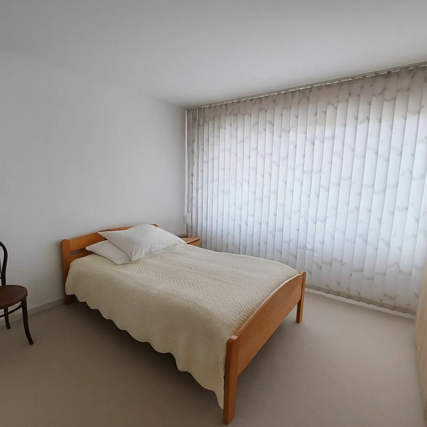 Bel appartement de 2,5 pièces offrant 67 m², avec accès par ascenseur. - Photo 4 sur 7