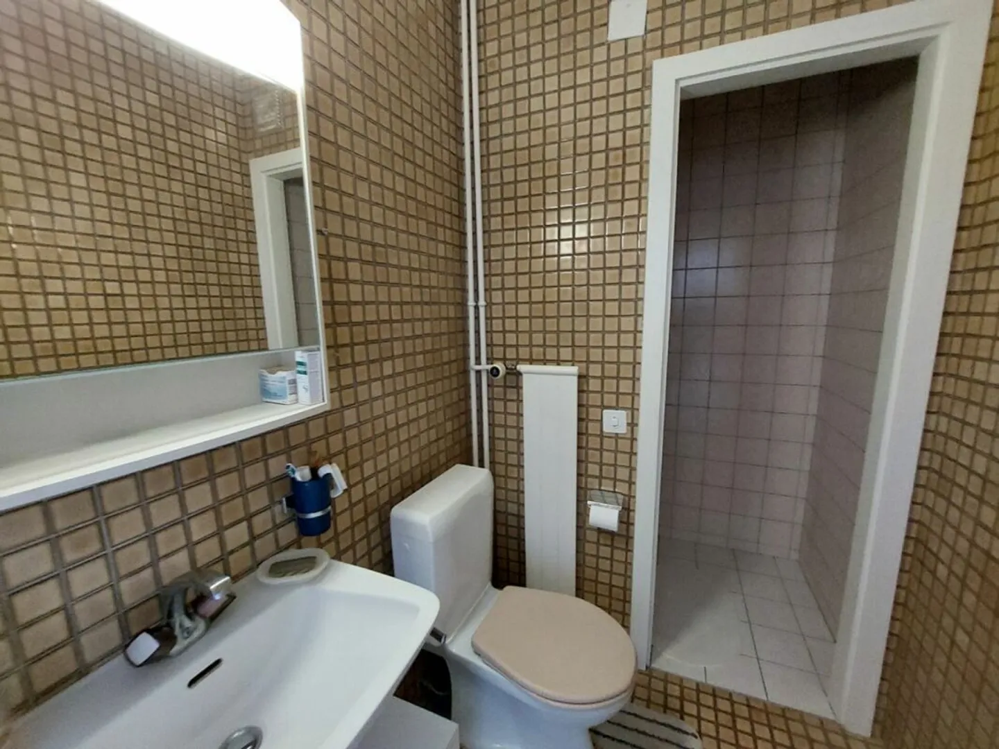 Bel appartement de 2,5 pièces offrant 67 m², avec accès par ascenseur. - Photo 6 sur 7
