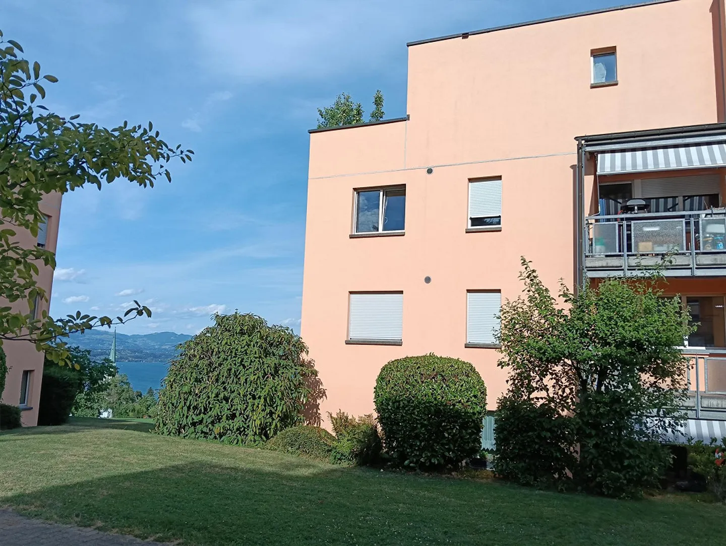 Charmante Wohnung mit Seesicht - Foto 2 von 13