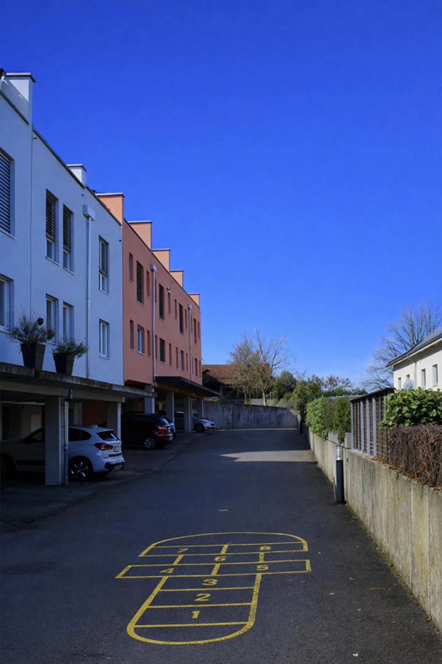 Modernes Familienhaus mit Garten - Foto 1 von 17