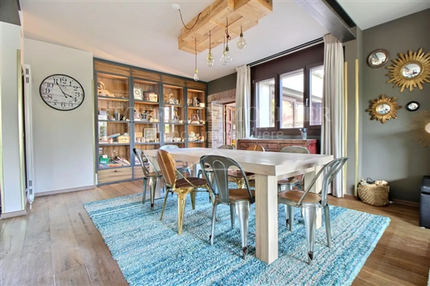 Davanti alla porta della città, grande villa con piscina - Foto 6 di 14