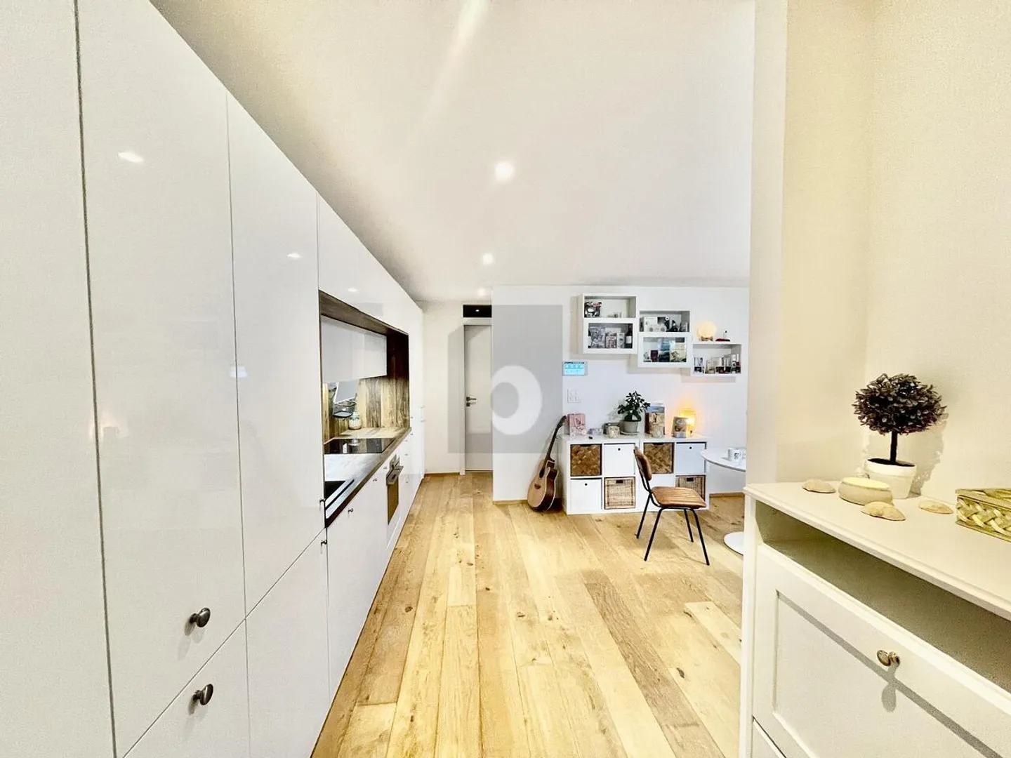 Appartement spacieux avec terrasse - Photo 2 sur 6