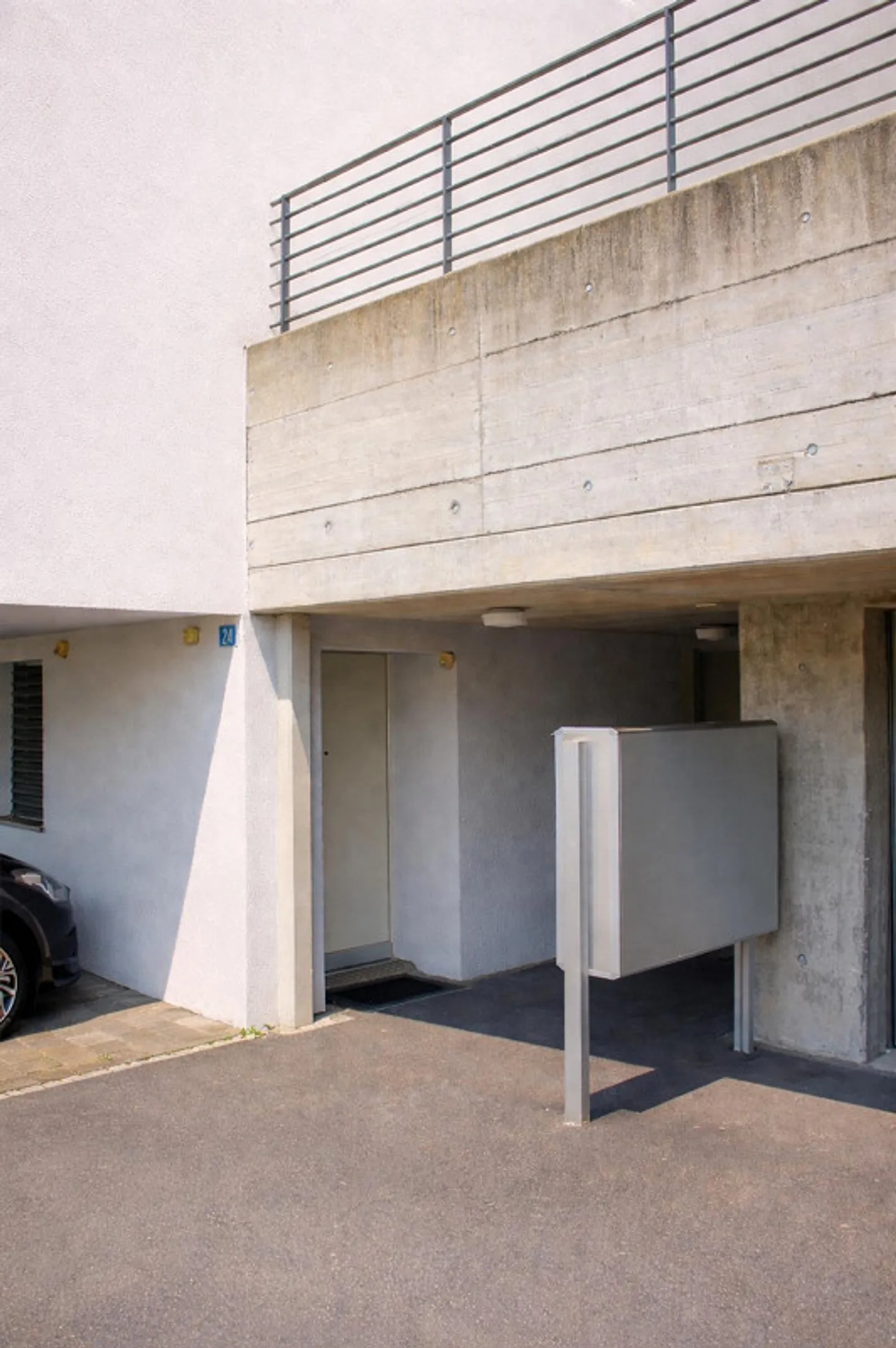 Modernes Familienhaus mit Garten - Foto 2 von 17