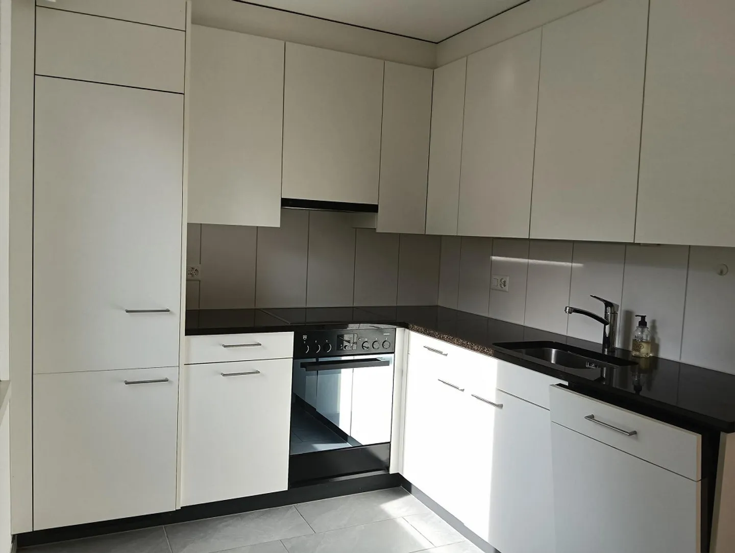 Charmante Wohnung mit Seesicht - Foto 4 von 13