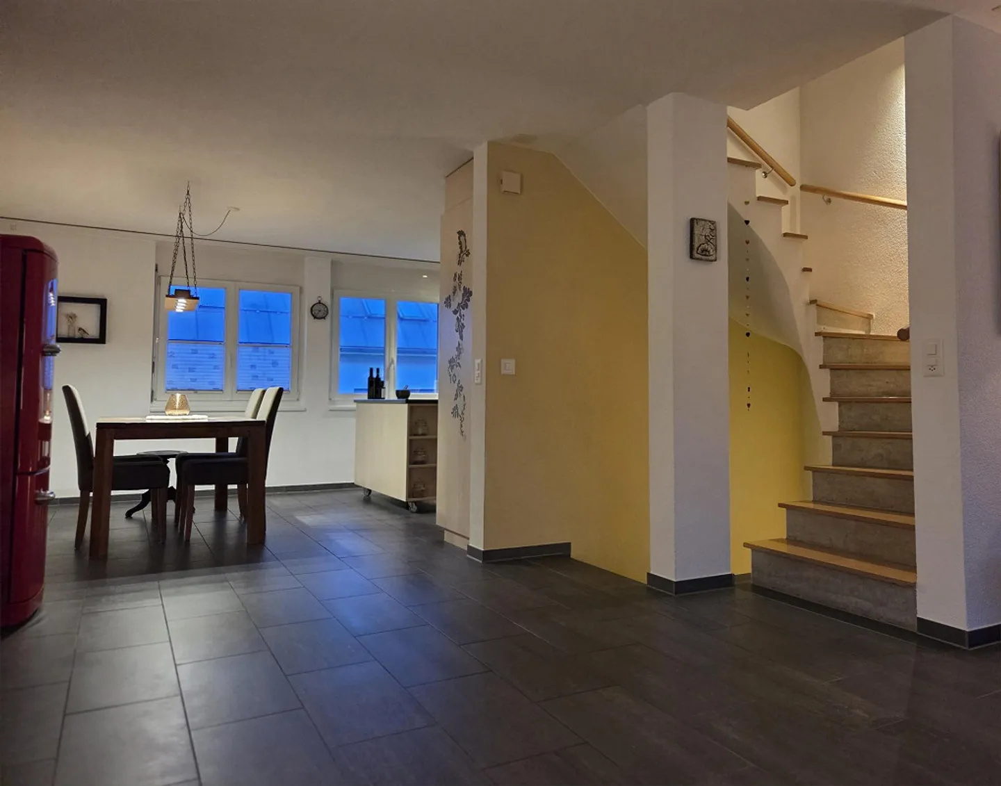 Modernes Familienhaus mit Garten - Foto 8 von 17