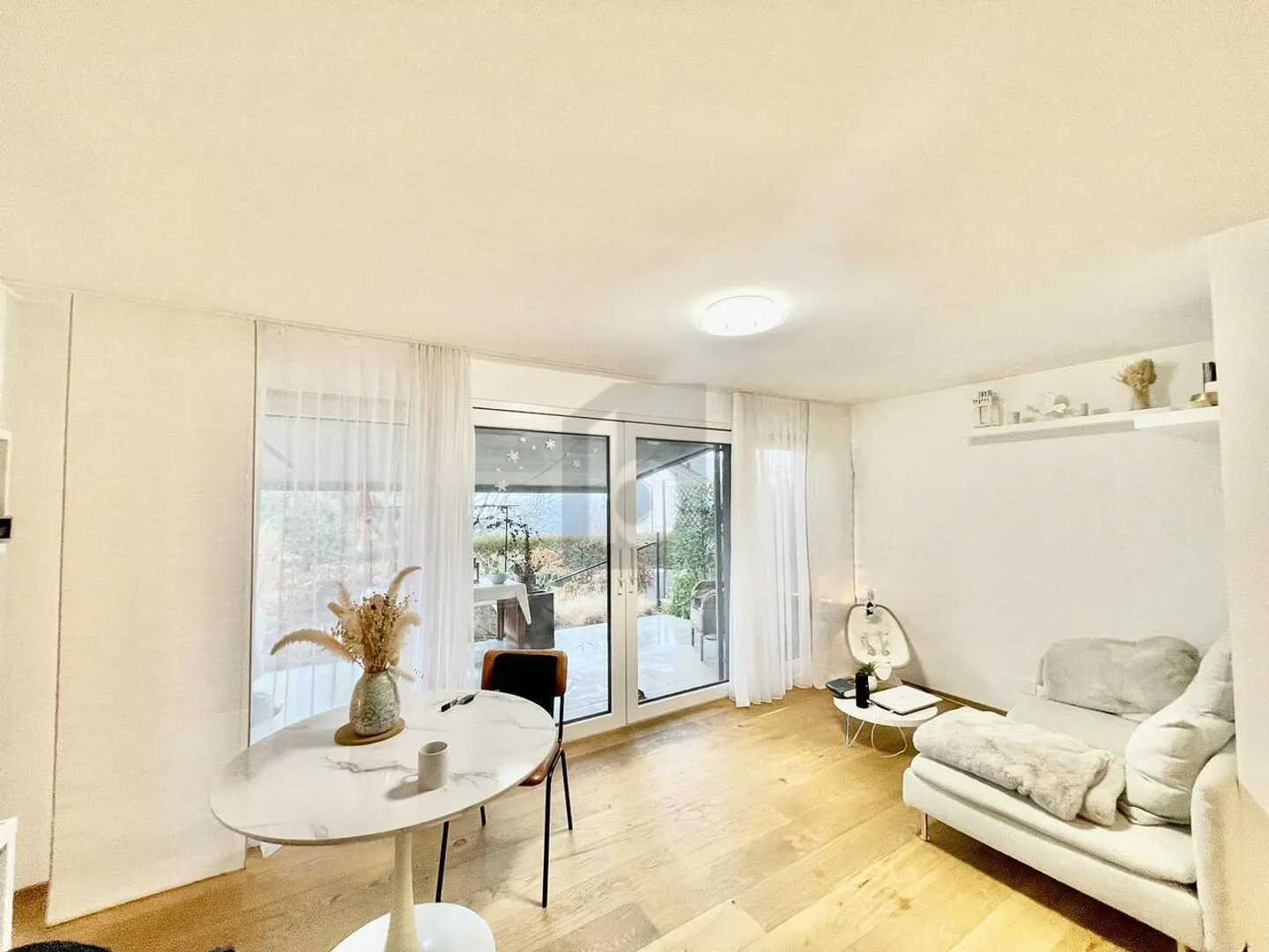 Appartement spacieux avec terrasse - Photo 4 sur 6