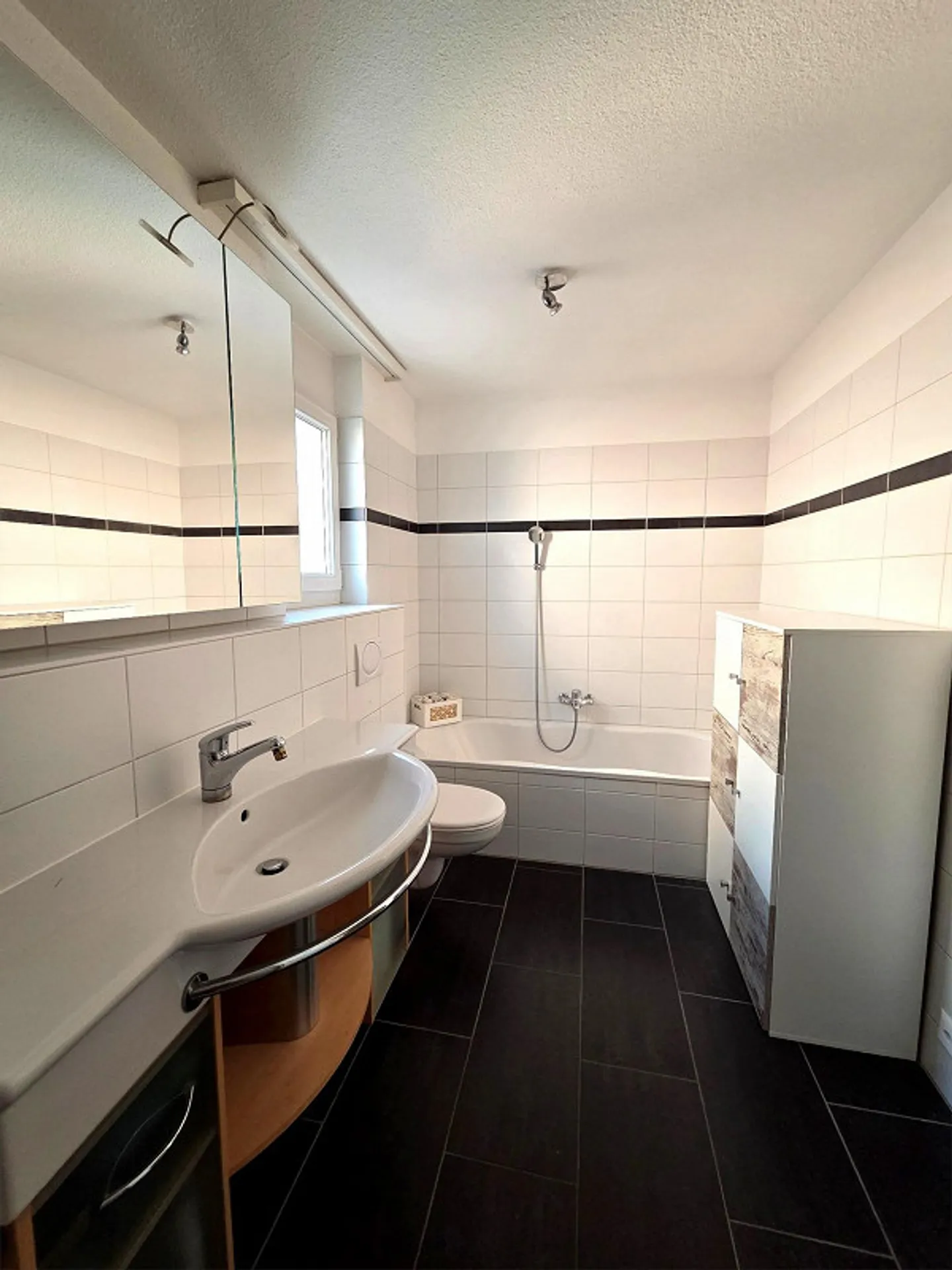 Modernes Familienhaus mit Garten - Foto 9 von 17