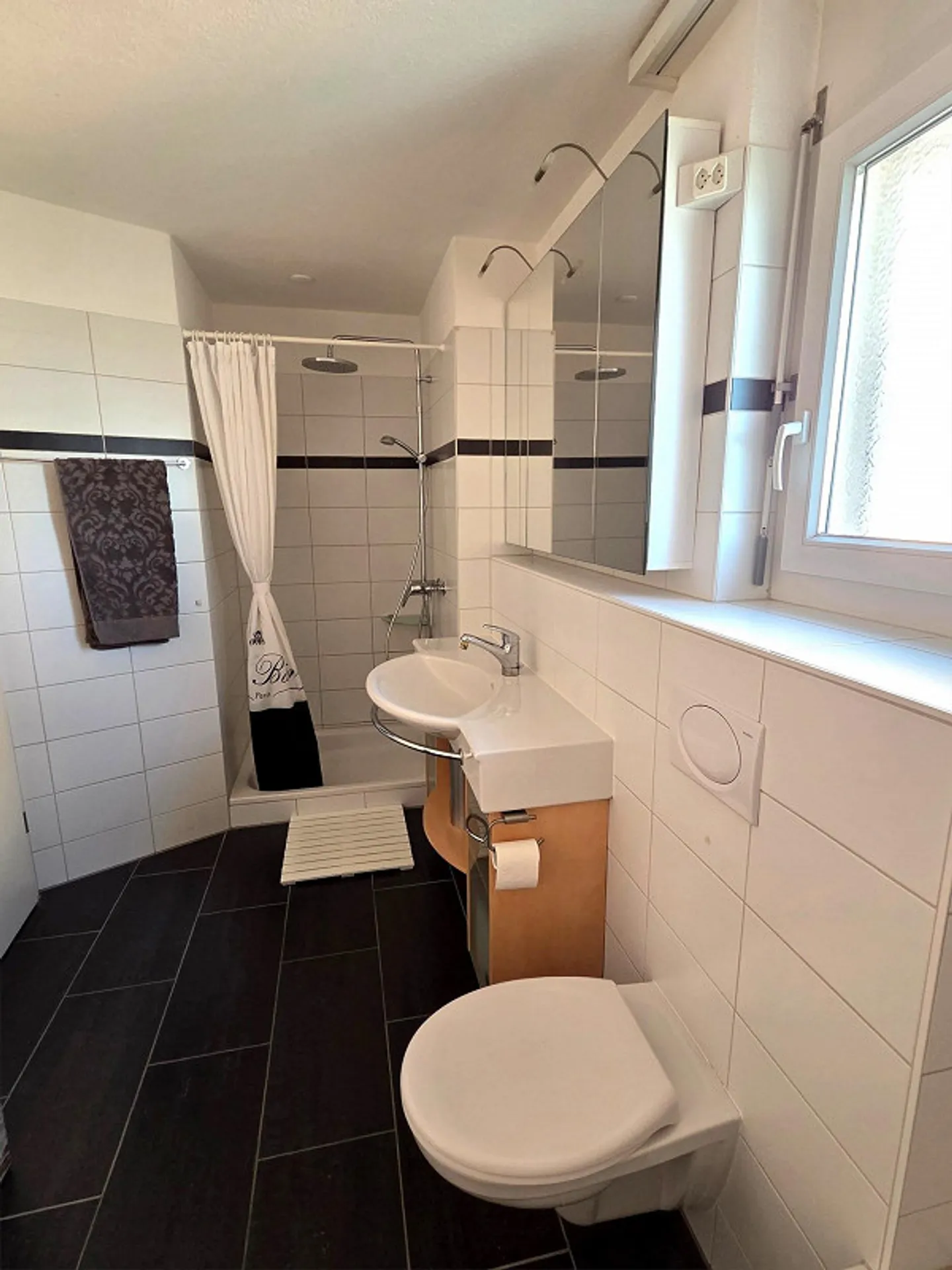 Modernes Familienhaus mit Garten - Foto 10 von 17