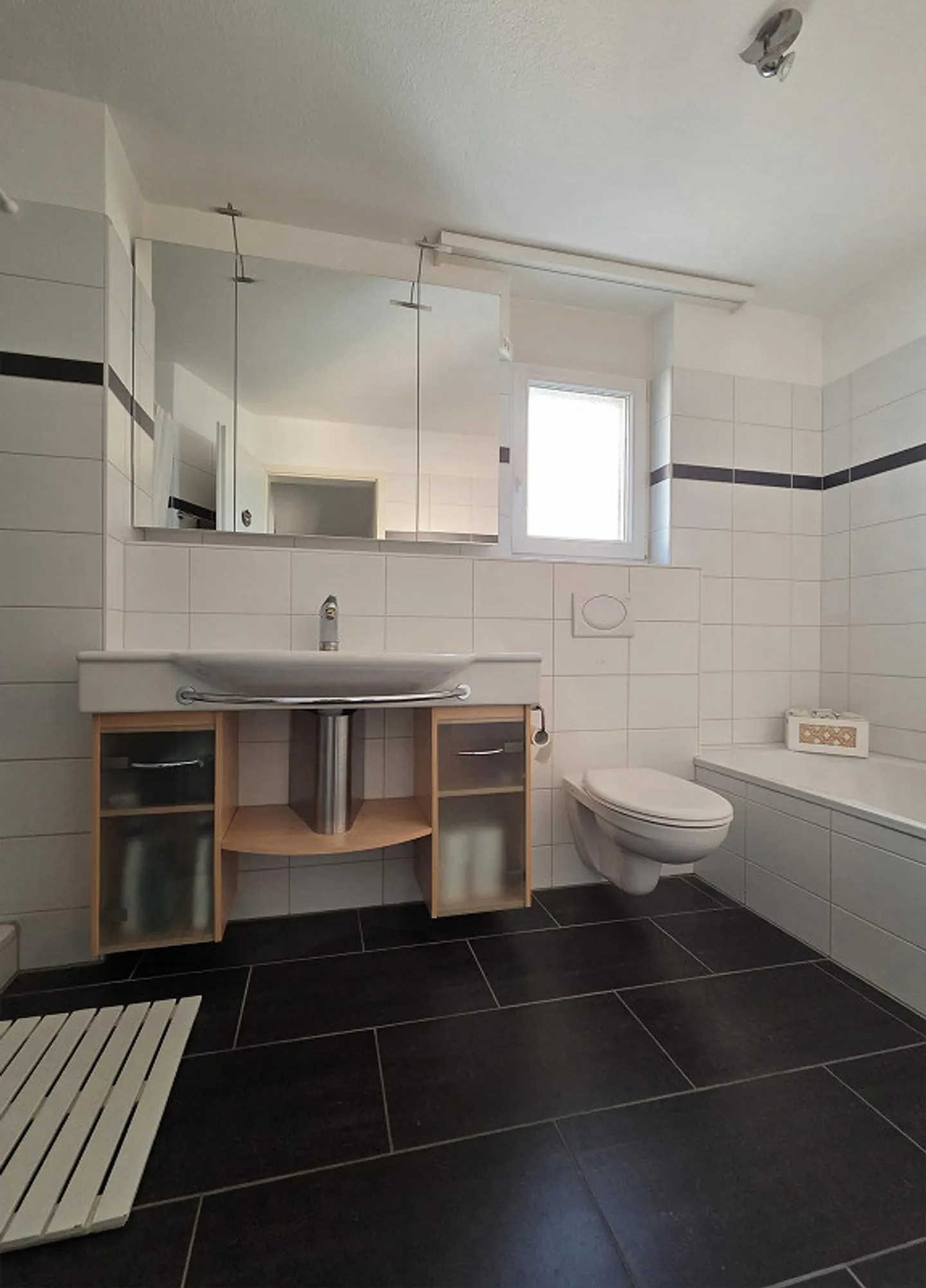 Modernes Familienhaus mit Garten - Foto 11 von 17