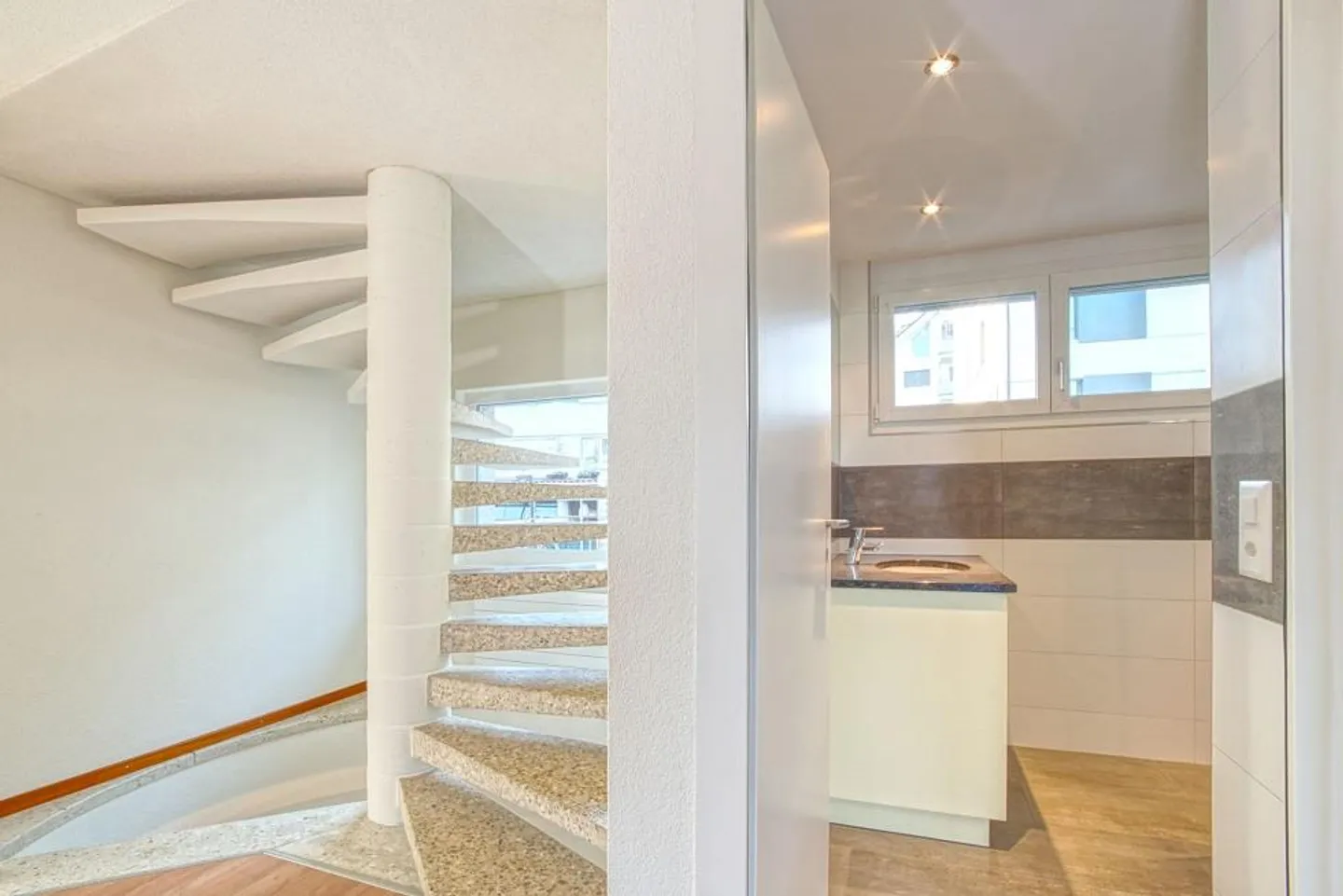 Helle, sehr komfortable, zentral gelegene 6.5-Zi Maisonette Wohnung - Foto 14 von 25