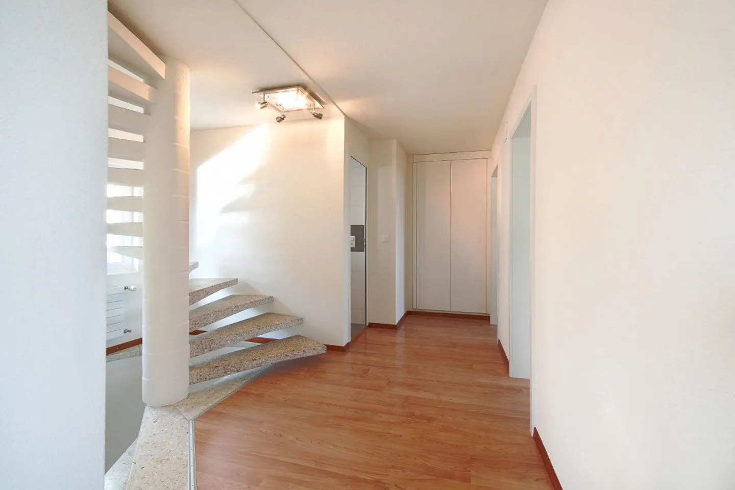 Helle, sehr komfortable, zentral gelegene 6.5-Zi Maisonette Wohnung - Foto 15 von 25