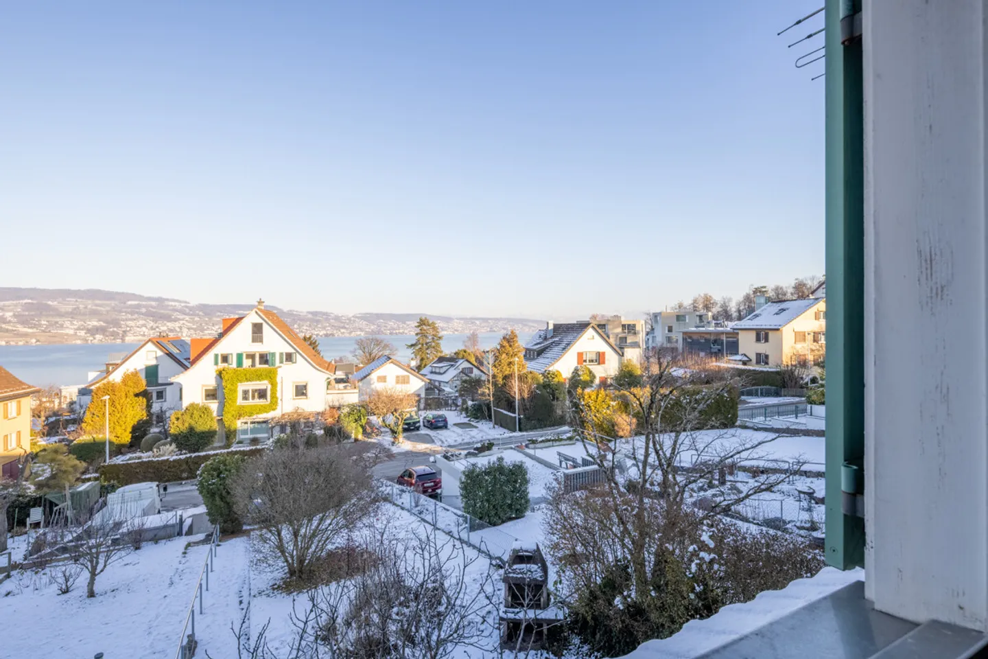 Horgen: Casa a schiera situata in una zona tranquilla con giardino e potenziale - Foto 2 di 6