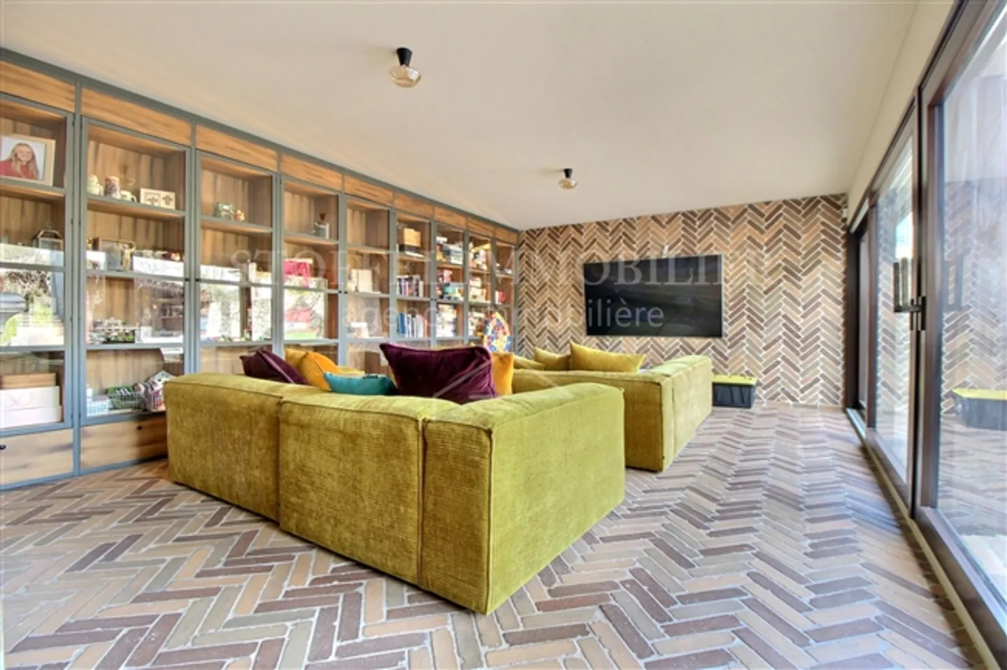 Davanti alla porta della città, grande villa con piscina - Foto 7 di 14