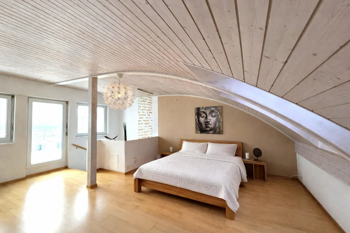 Modernes Familienhaus mit Garten - Foto 12 von 17