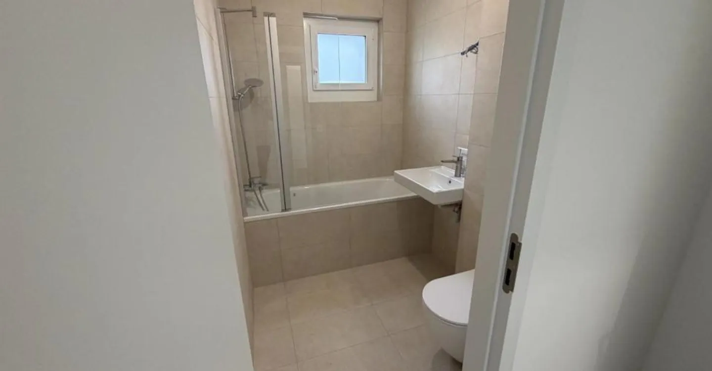 Lot D : Appartement de quatre pièces - Premier étage - Photo 3 sur 12