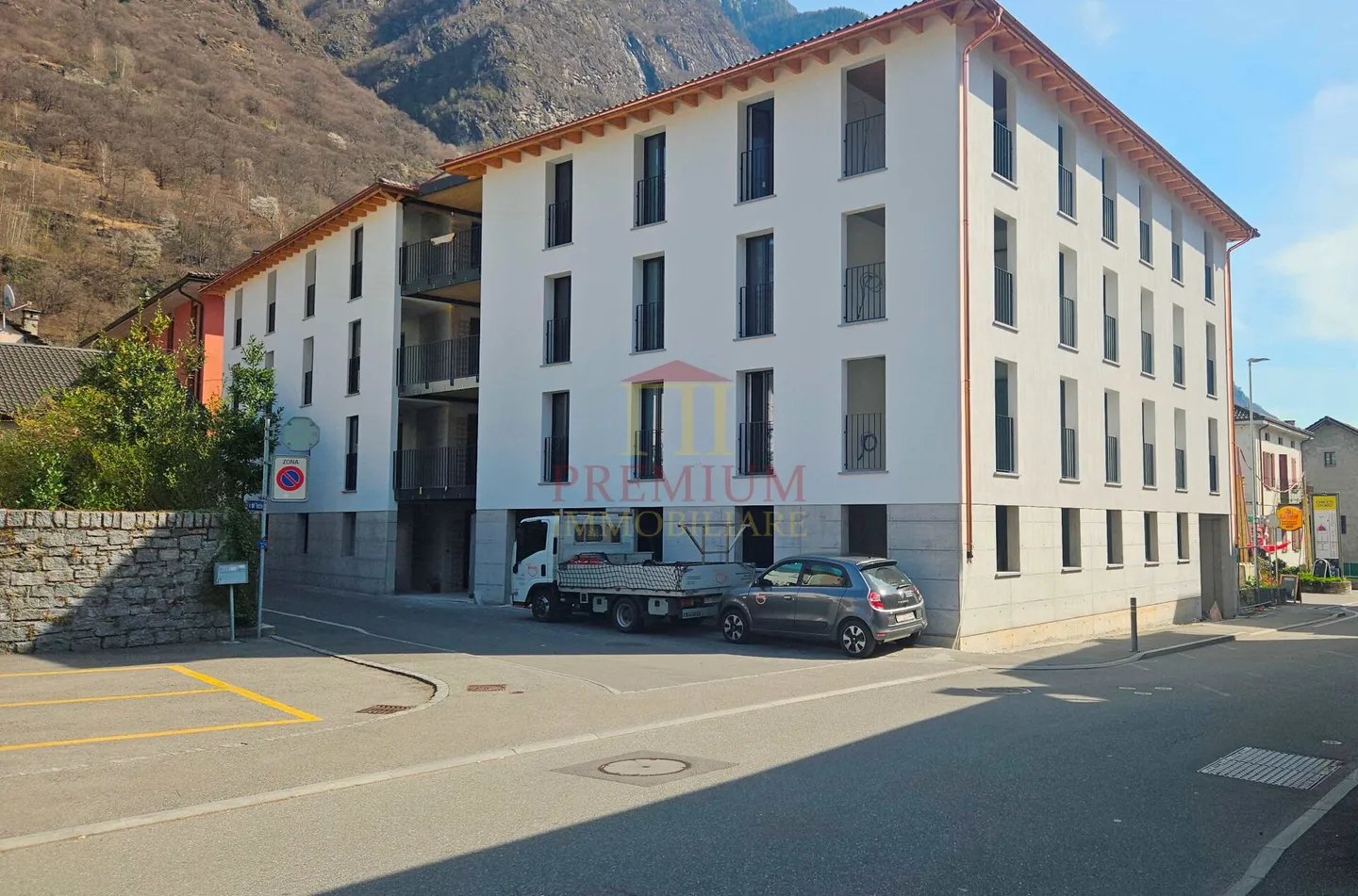 NEW 2.5-ROOM APARTMENTS IN THE CENTER - Photo 1 of 10