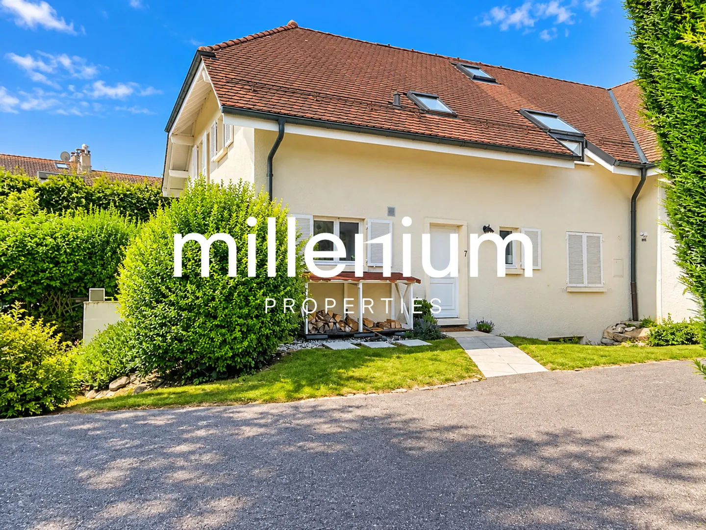 Duplex Charmant avec Jardin & Piscine - Photo 2 sur 15