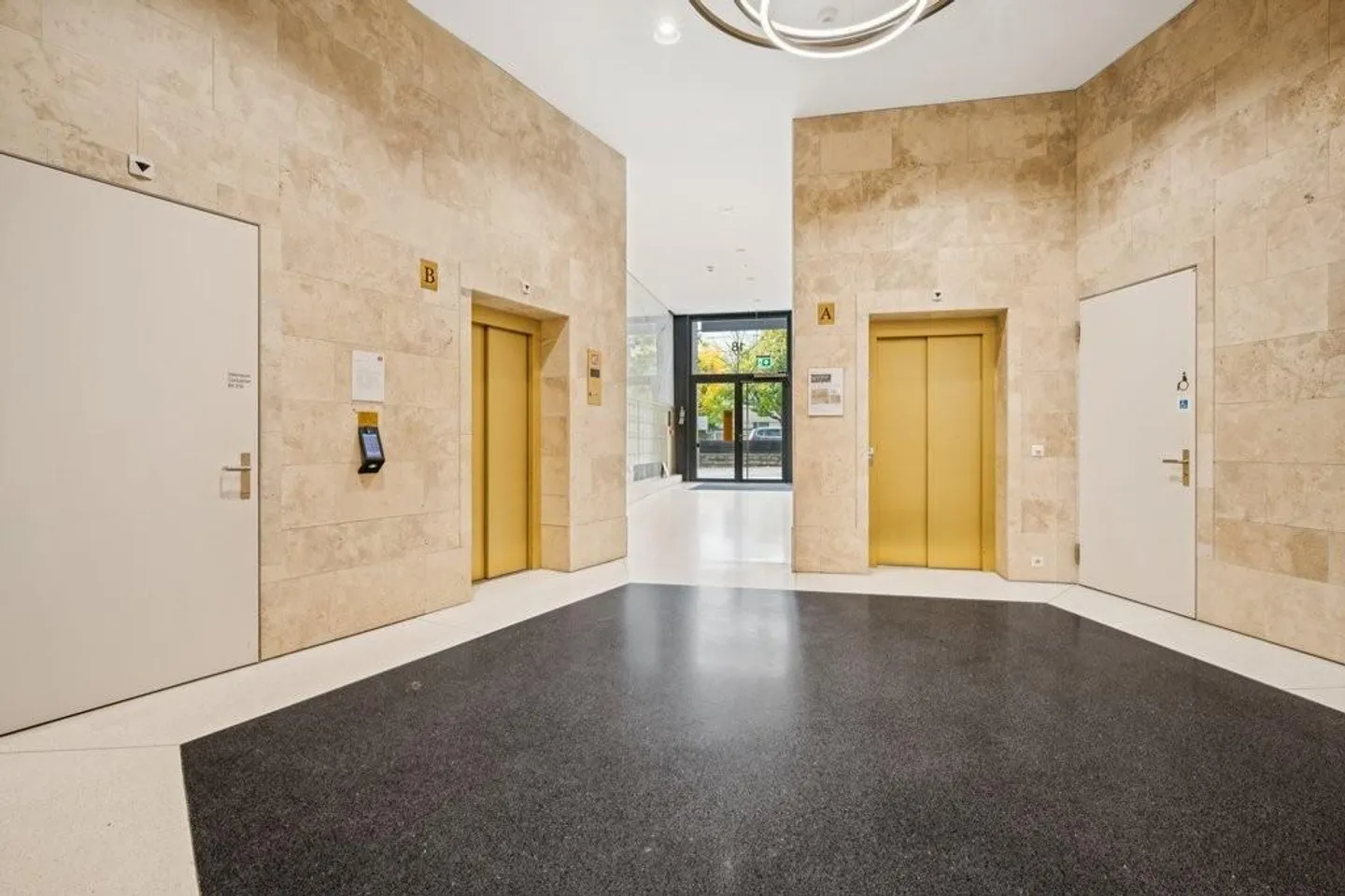 Vie citadine élégante dans la tour Limmat - Photo 7 sur 8