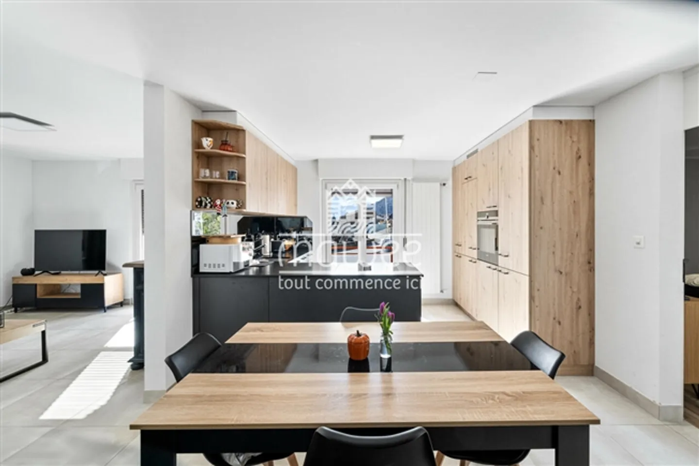 Elegant 3.5 Room Apartment in the Heart of Chamoson - Photo 1 of 11