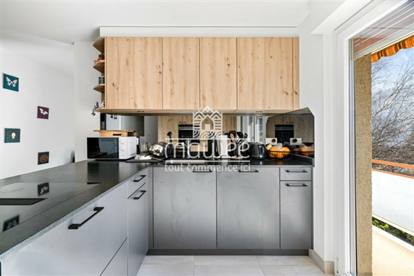 Elegant 3.5 Room Apartment in the Heart of Chamoson - Photo 2 of 11