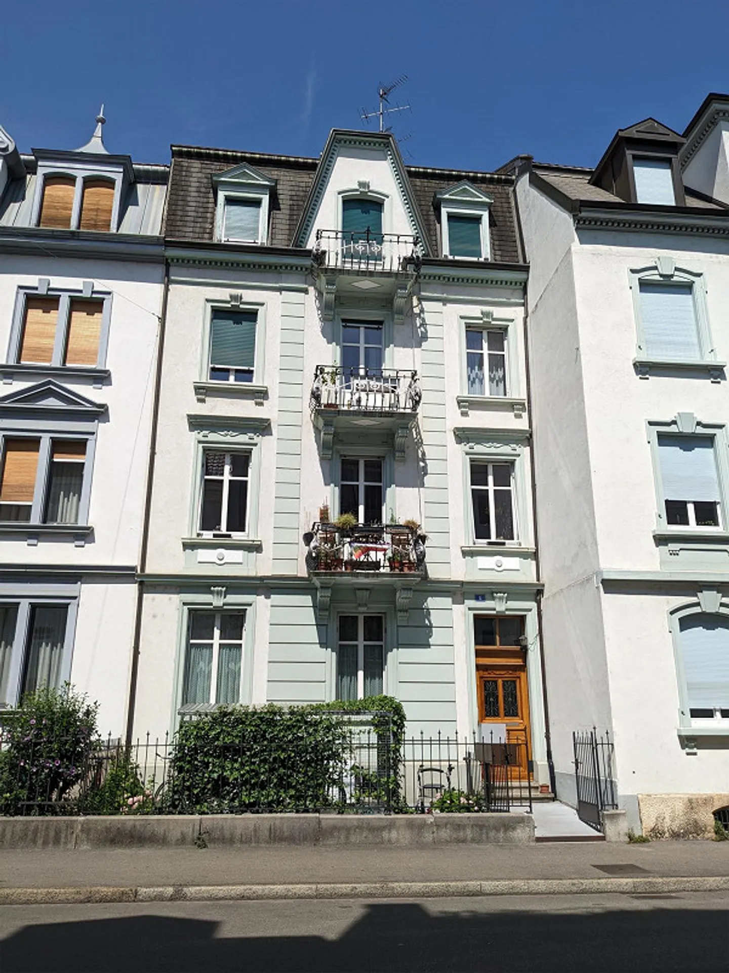 Spacious 4.5-room maisonette penthouse in "Gundeli" - Photo 1 of 11