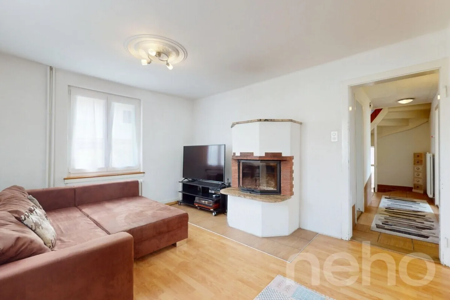 Casa unifamiliare 8 stanze con appartamento separato e riserva di terreno - Foto 2 di 12