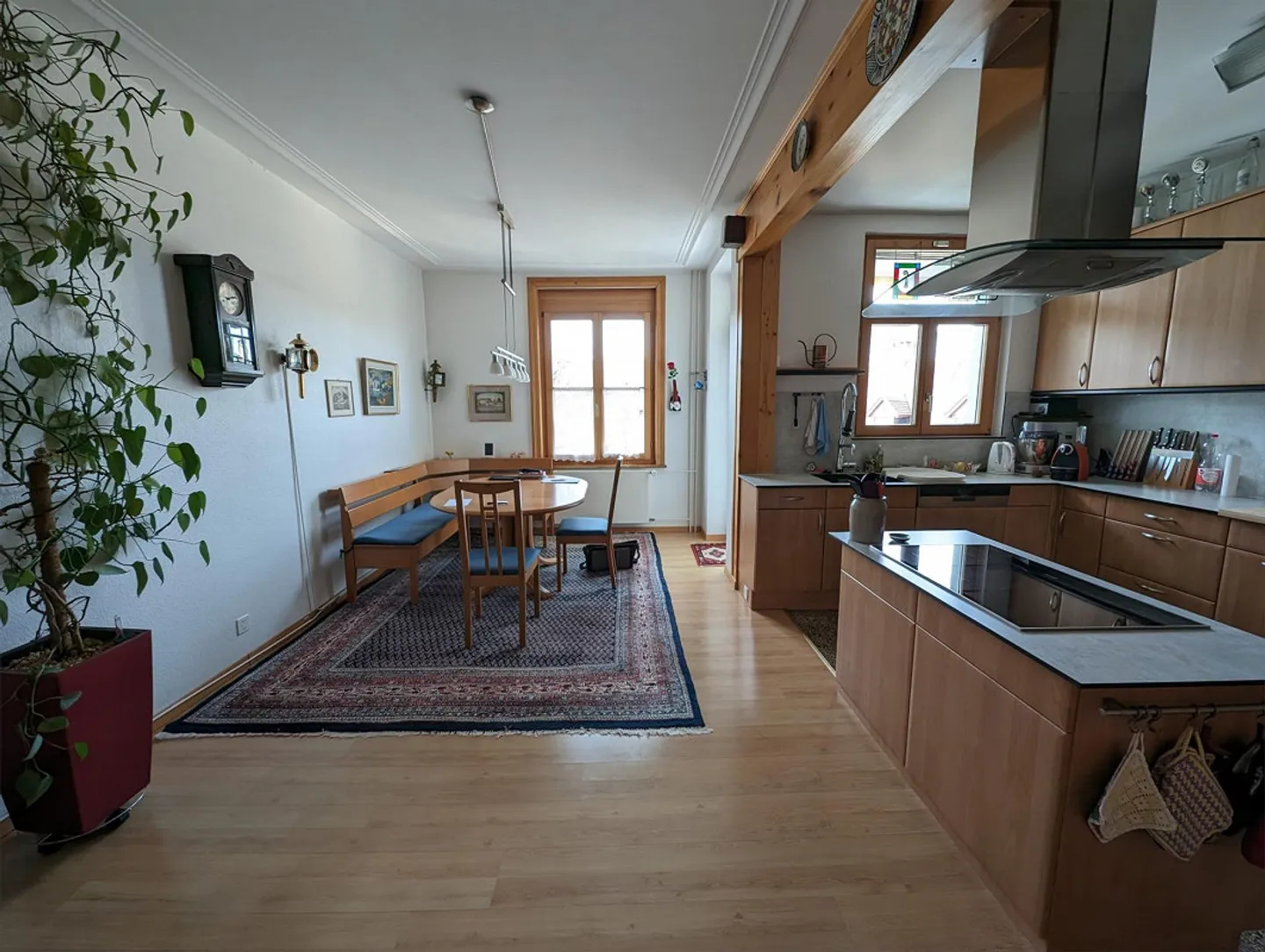 Spacious 4.5-room maisonette penthouse in "Gundeli" - Photo 2 of 11